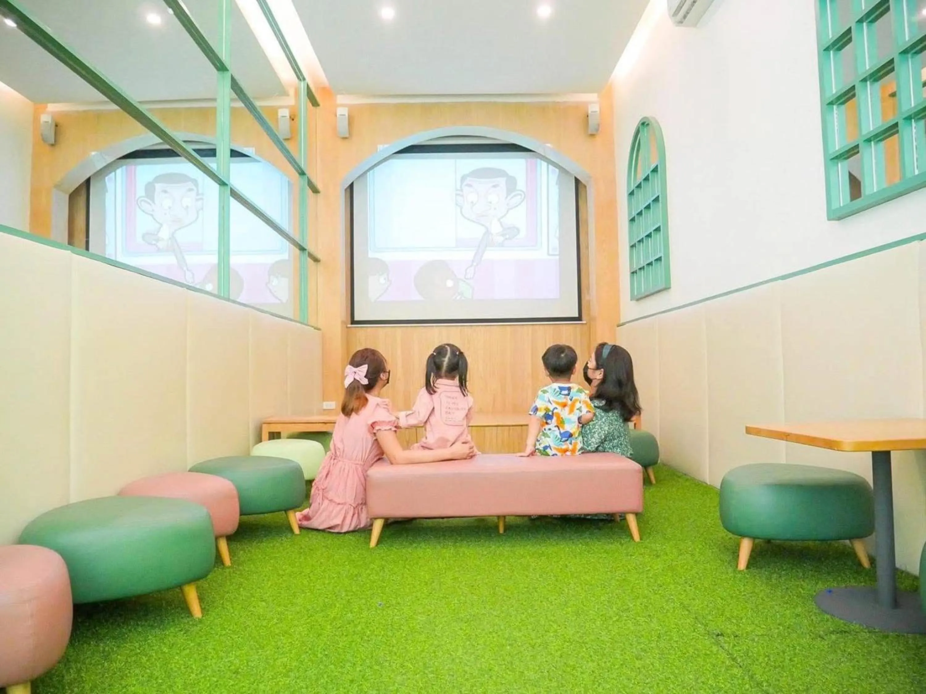 children in Balcony Courtyard Sriracha Hotel & Serviced Apartments
