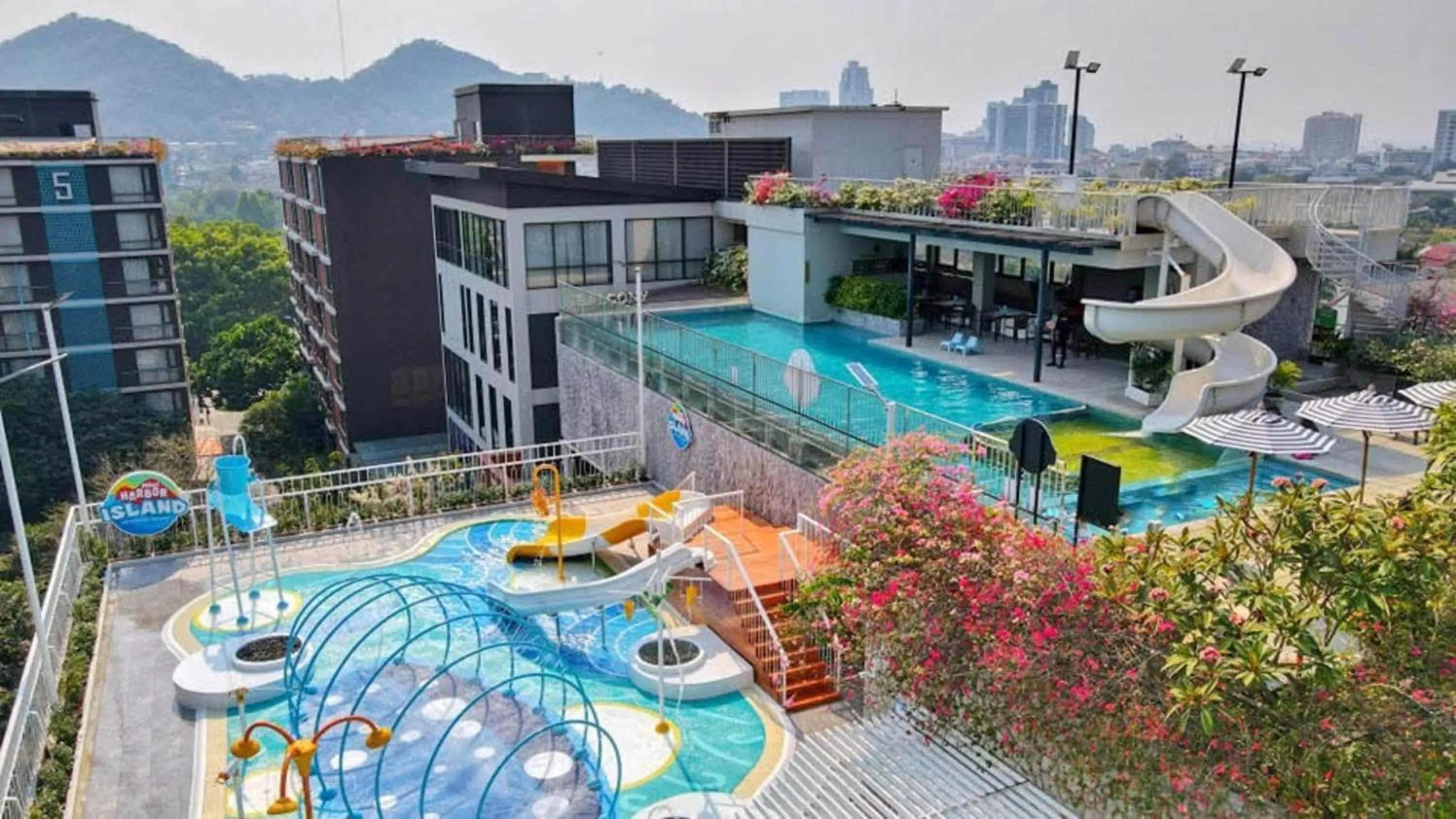 Property building in Balcony Courtyard Sriracha Hotel & Serviced Apartments