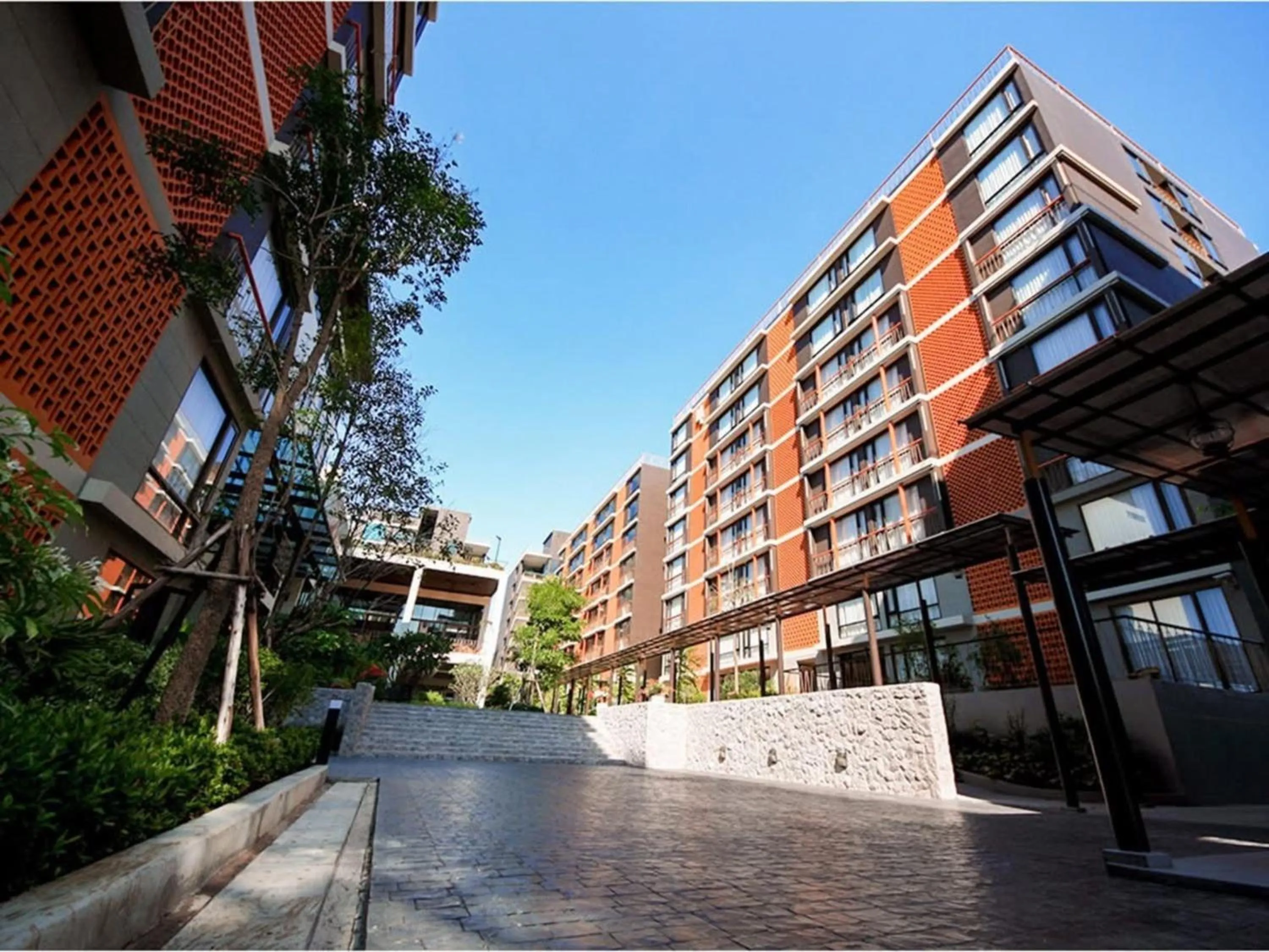 Property building in Balcony Courtyard Sriracha Hotel & Serviced Apartments