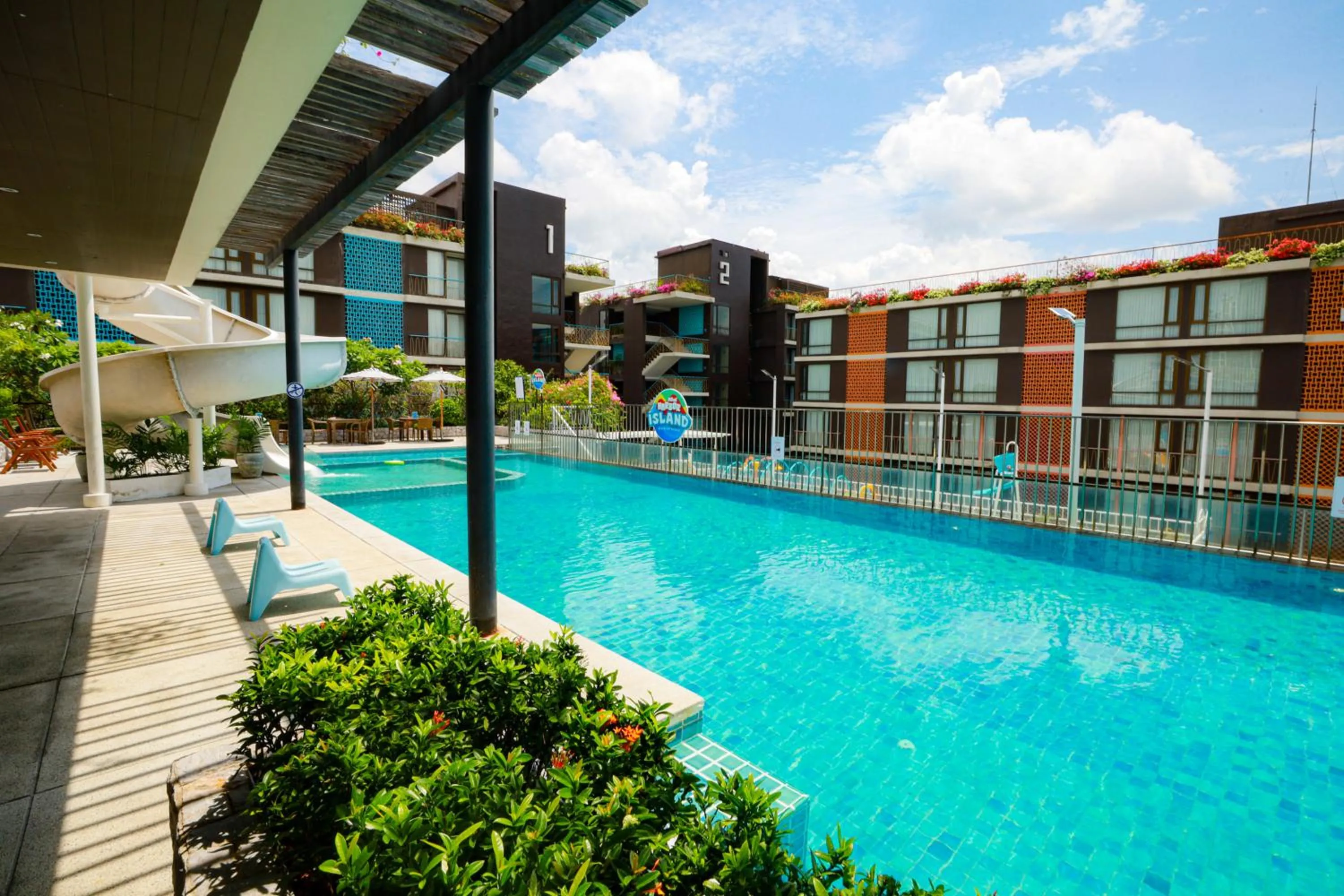 Swimming pool in Balcony Courtyard Sriracha Hotel & Serviced Apartments