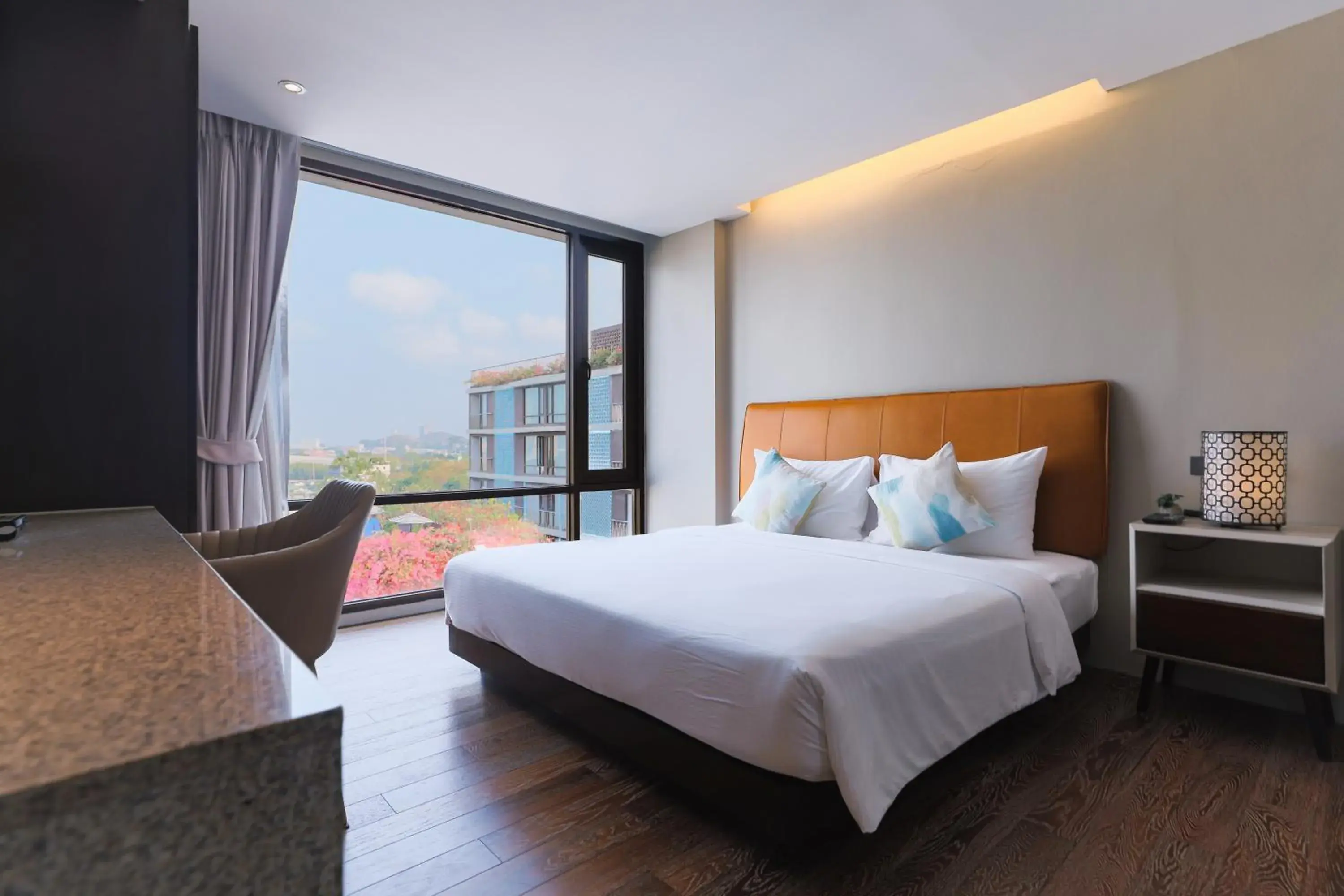 Luxury 1 bedroom in Balcony Courtyard Sriracha Hotel & Serviced Apartments Luxury 1 bedroom in Balcony Courtyard Sriracha Hotel & Serviced Apartments