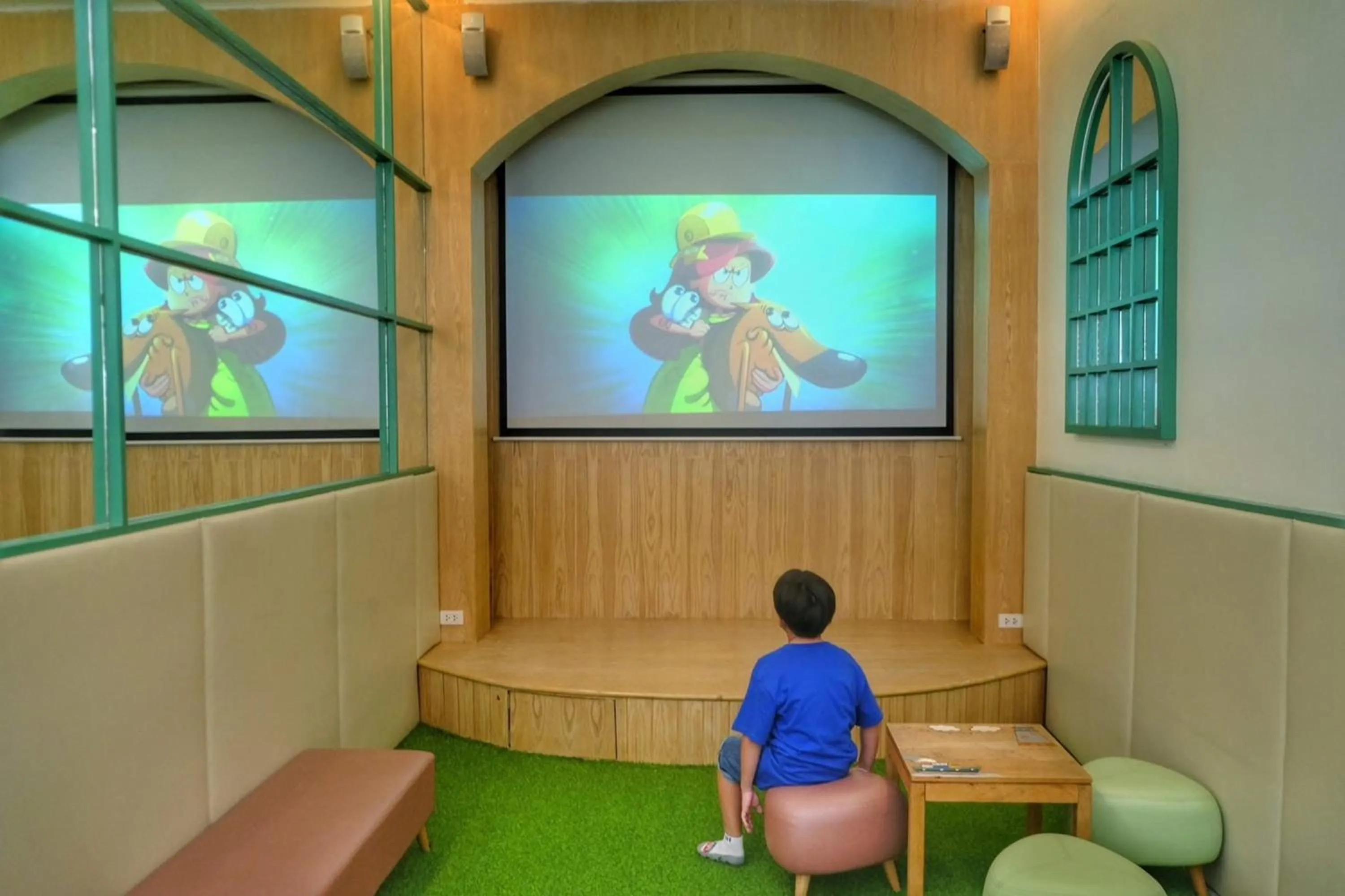 children in Balcony Courtyard Sriracha Hotel & Serviced Apartments