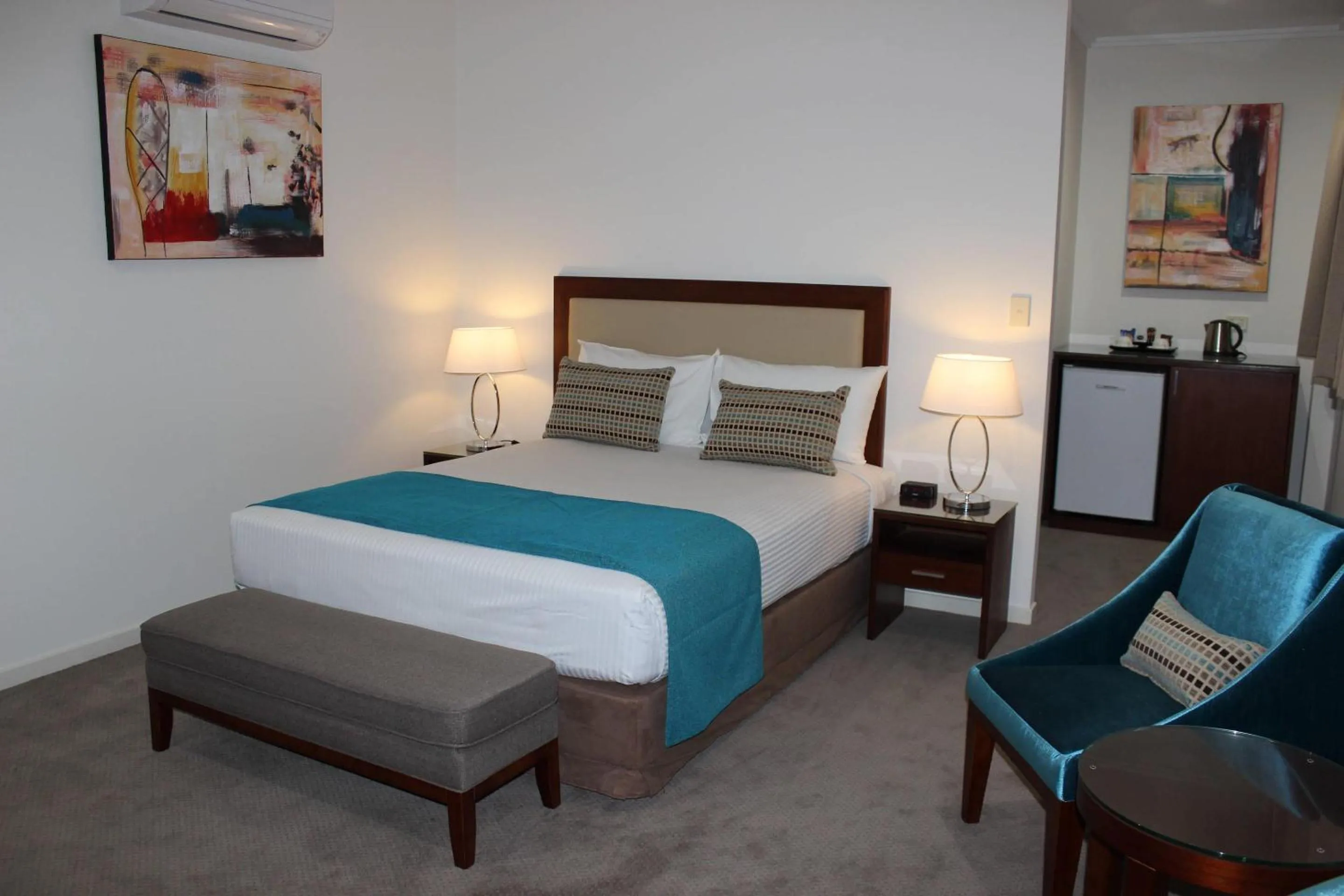 Bedroom, Bed in Quality Hotel Regent Rockhampton