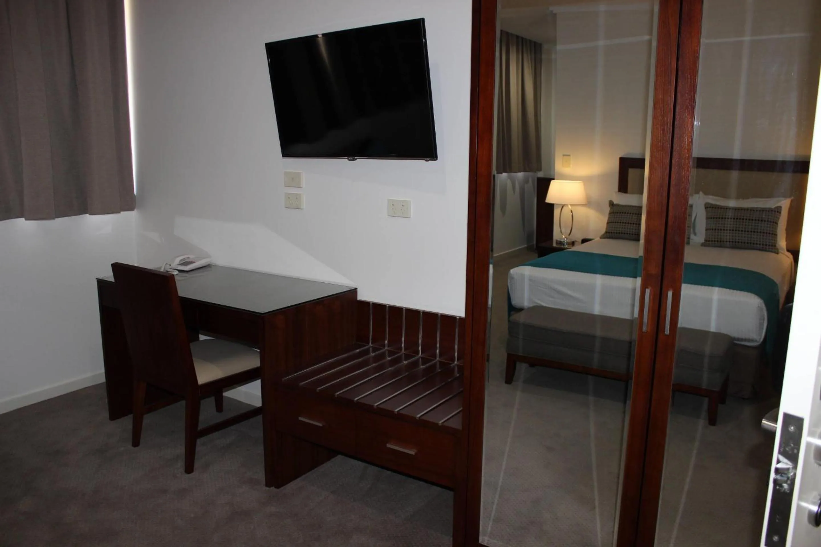 Bedroom, Bed in Quality Hotel Regent Rockhampton