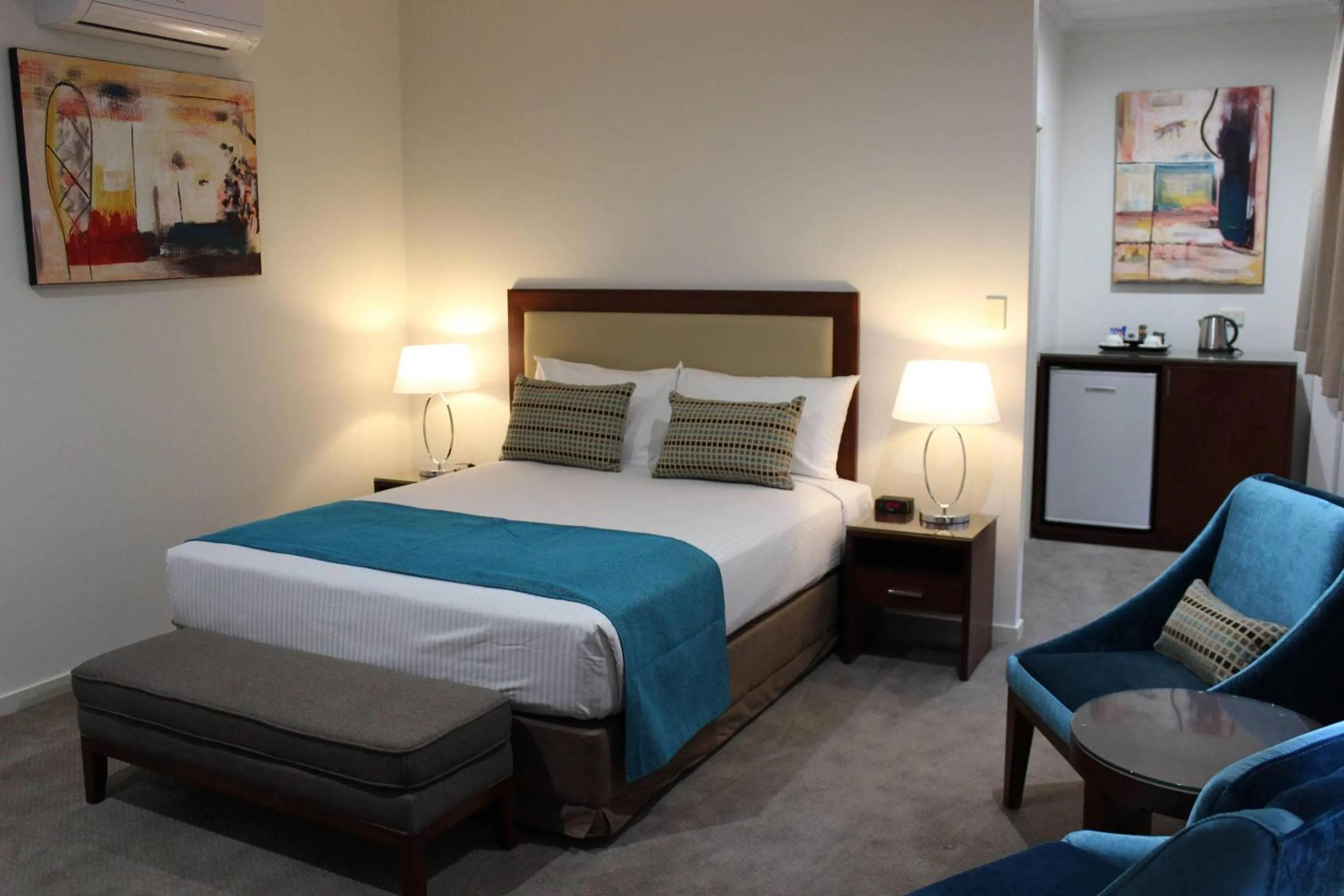 Bedroom, Bed in Quality Hotel Regent Rockhampton