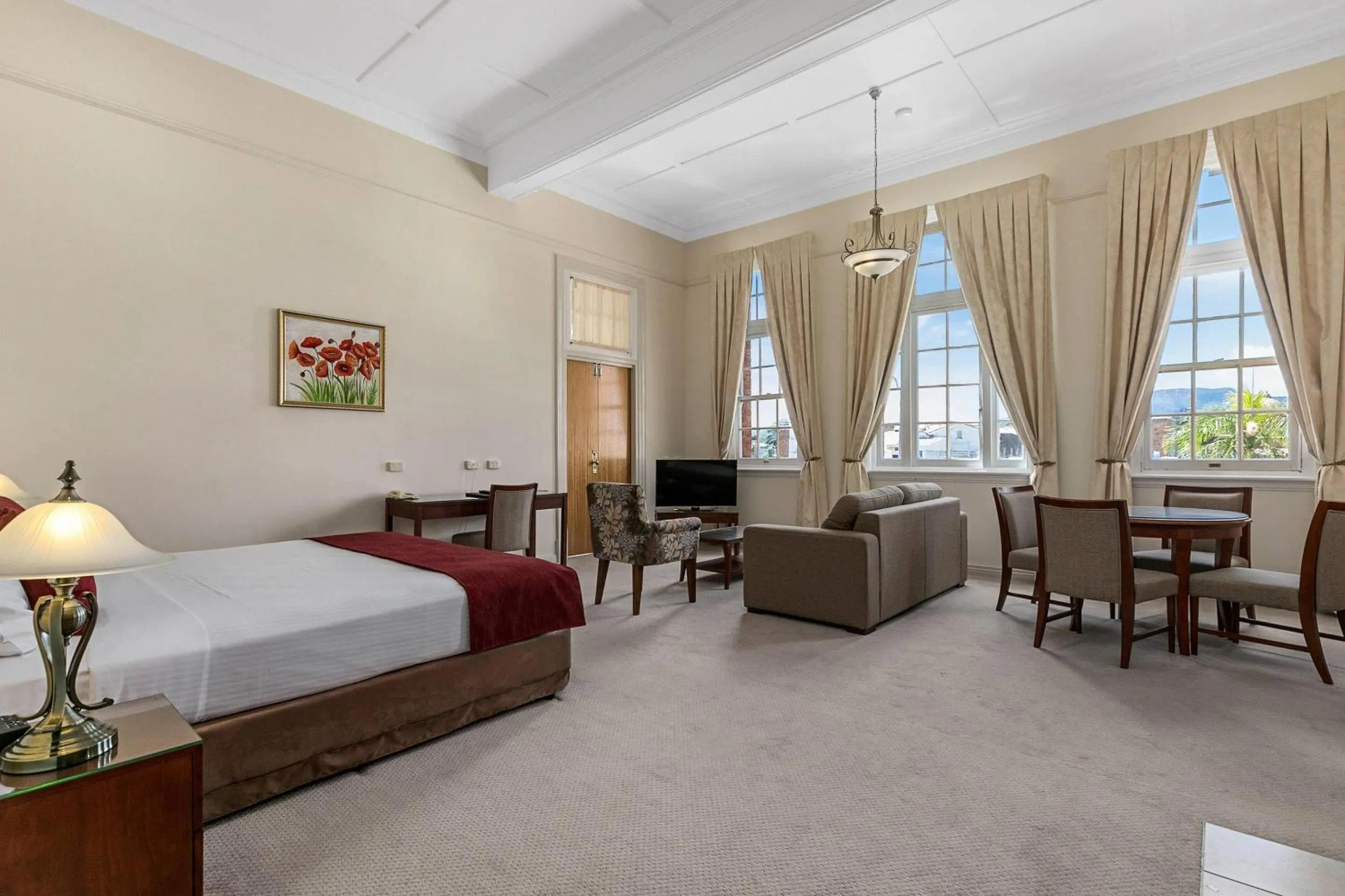 Bedroom, Bed in Quality Hotel Regent Rockhampton