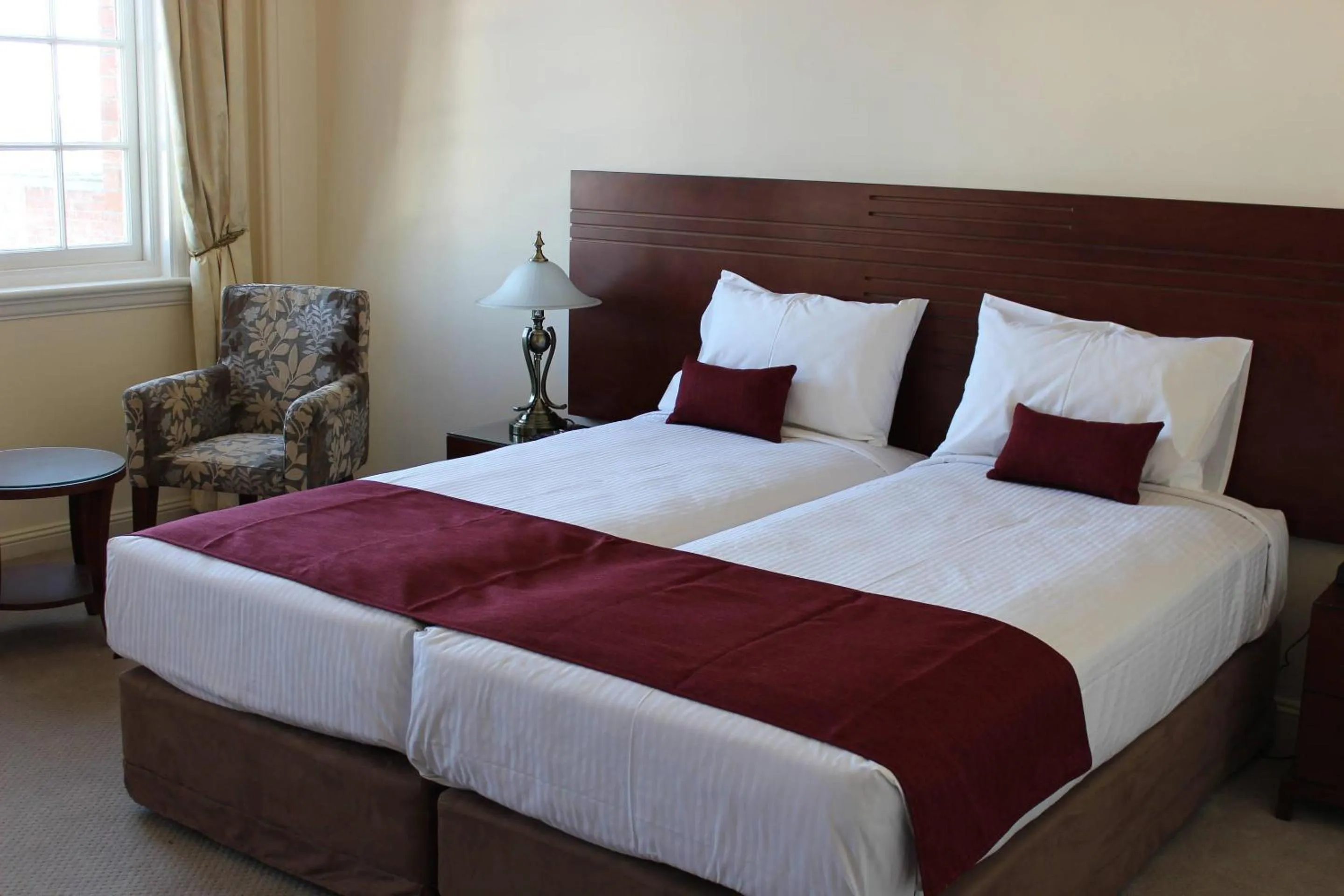Bedroom, Bed in Quality Hotel Regent Rockhampton