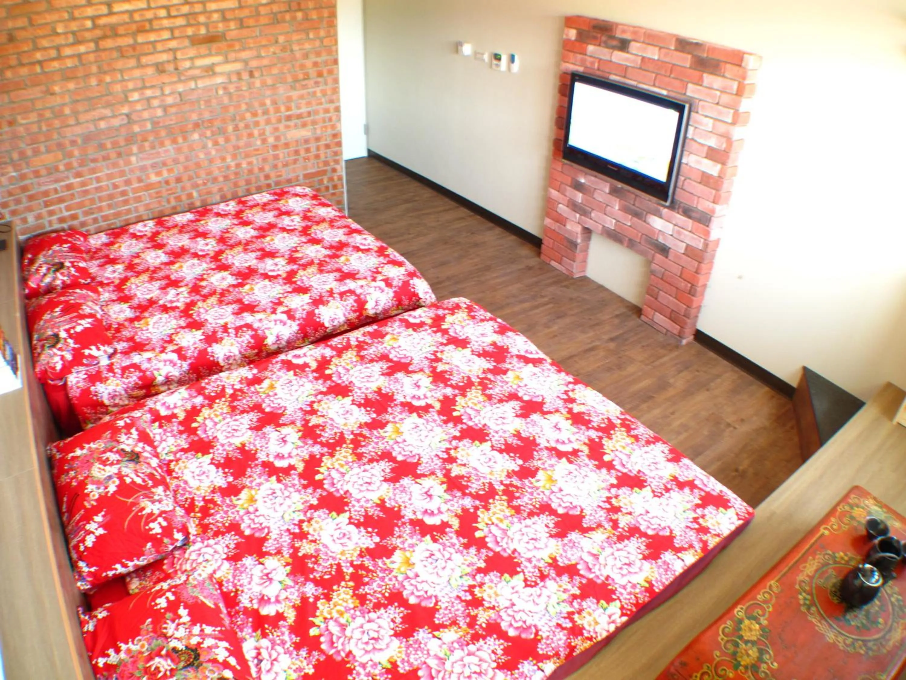 Photo of the whole room, Bed in Formosa 101