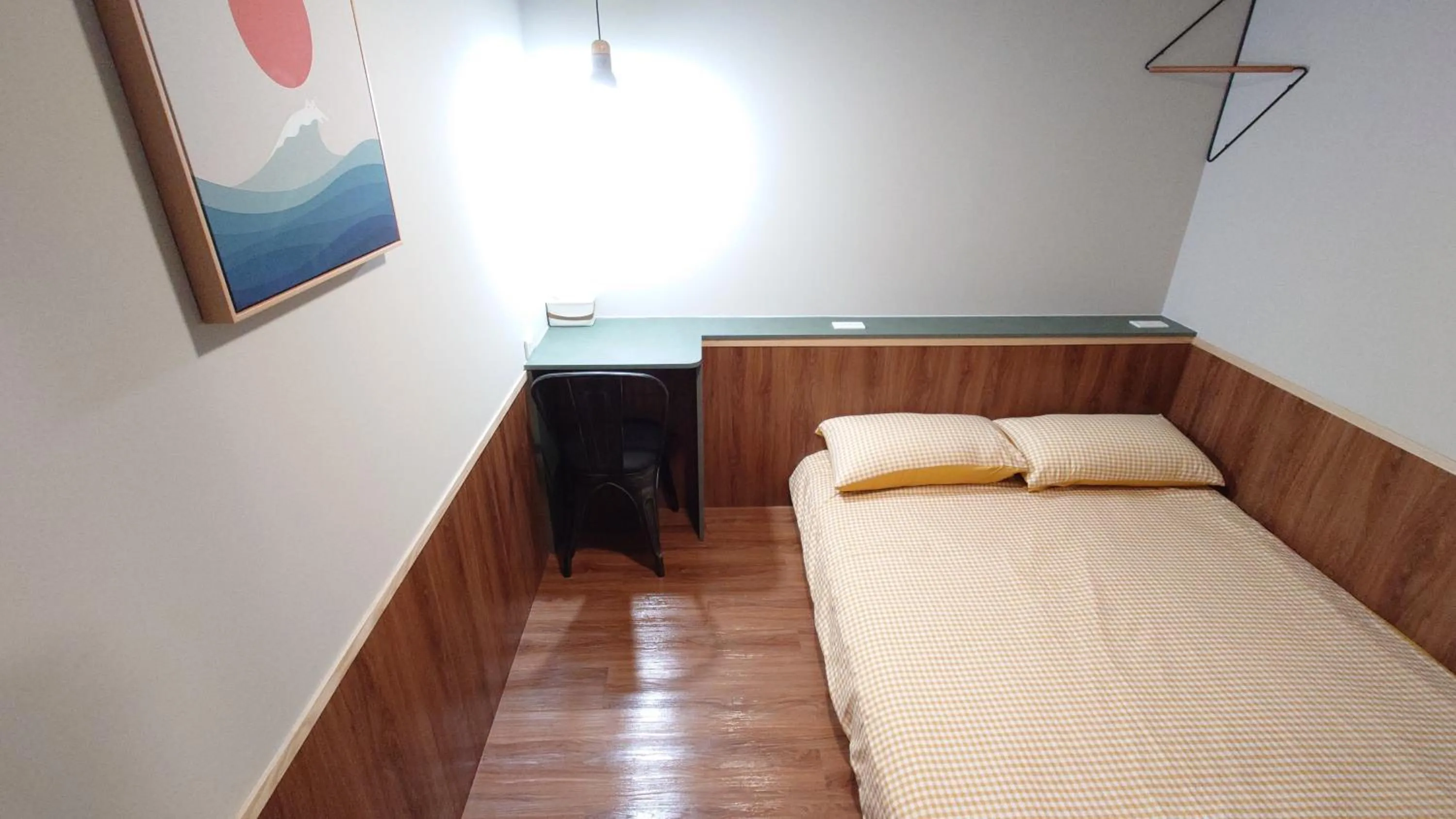 Photo of the whole room, Bed in Formosa 101
