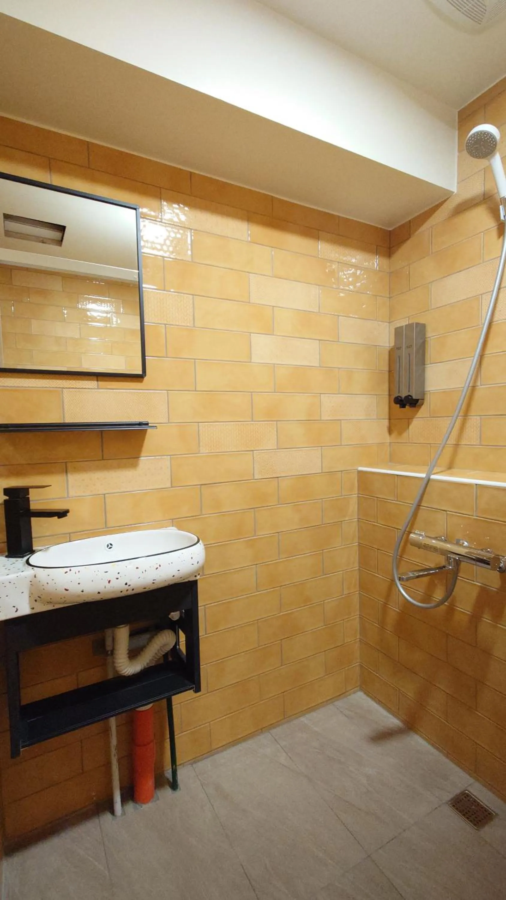 Shower in Formosa 101