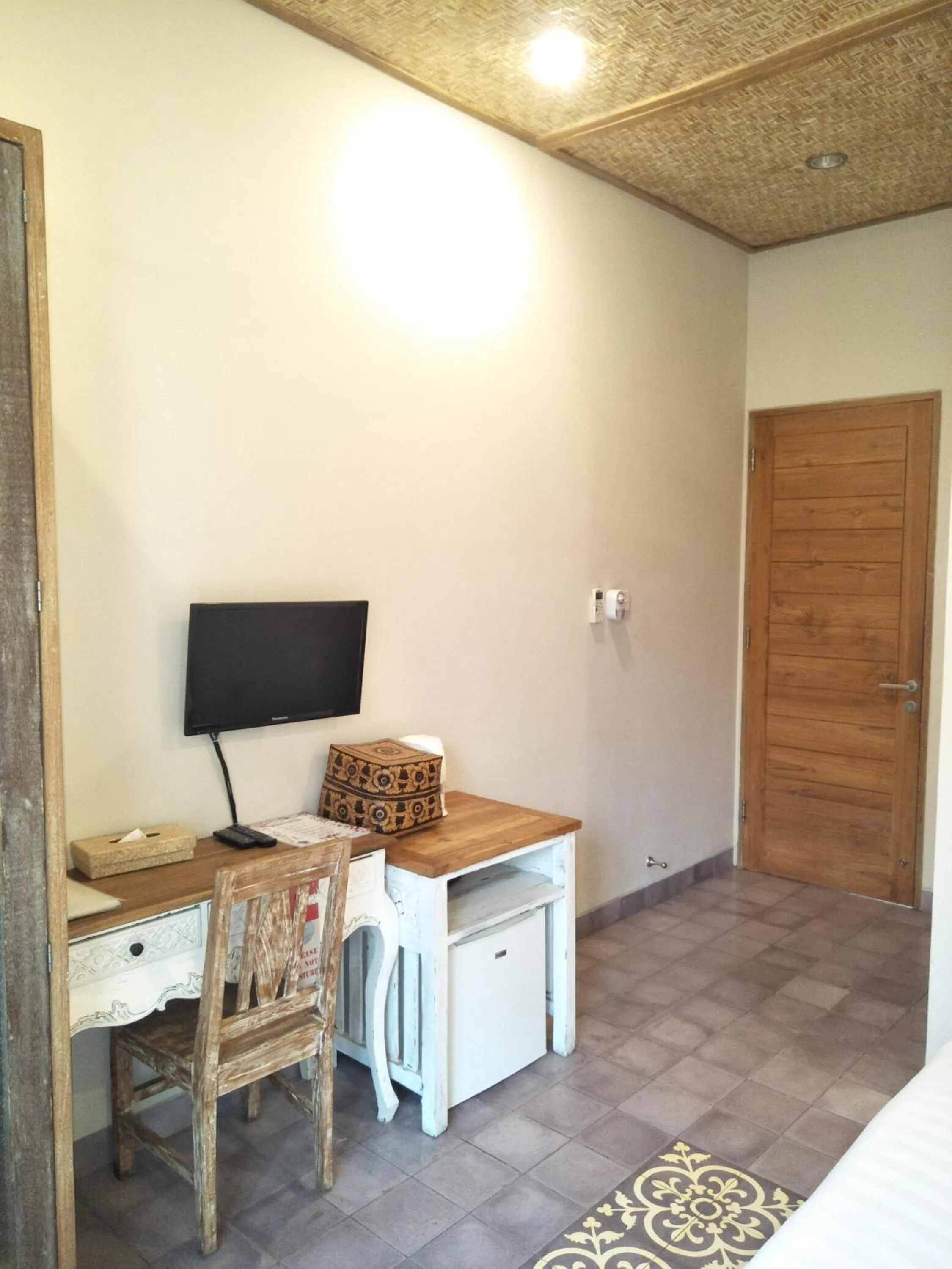 Communal lounge/ TV room in Jukung Guest House