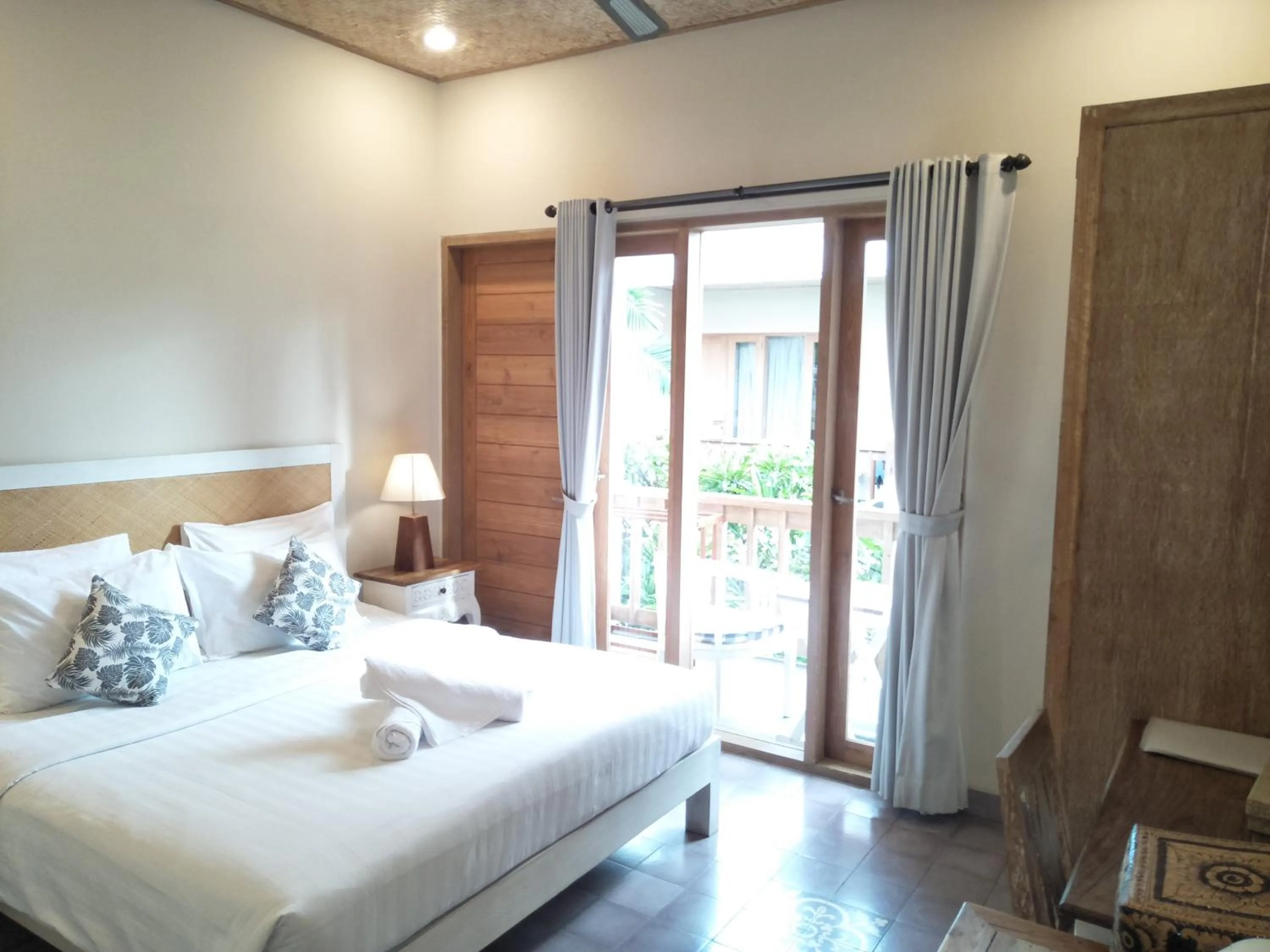 Photo of the whole room, Bed in Jukung Guest House