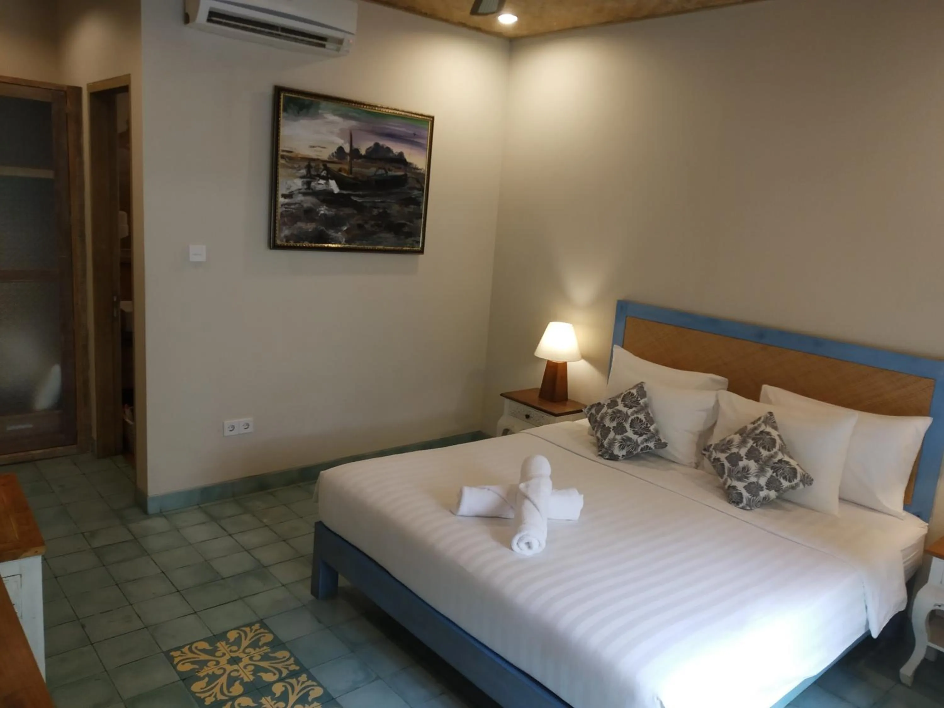 Photo of the whole room, Bed in Jukung Guest House