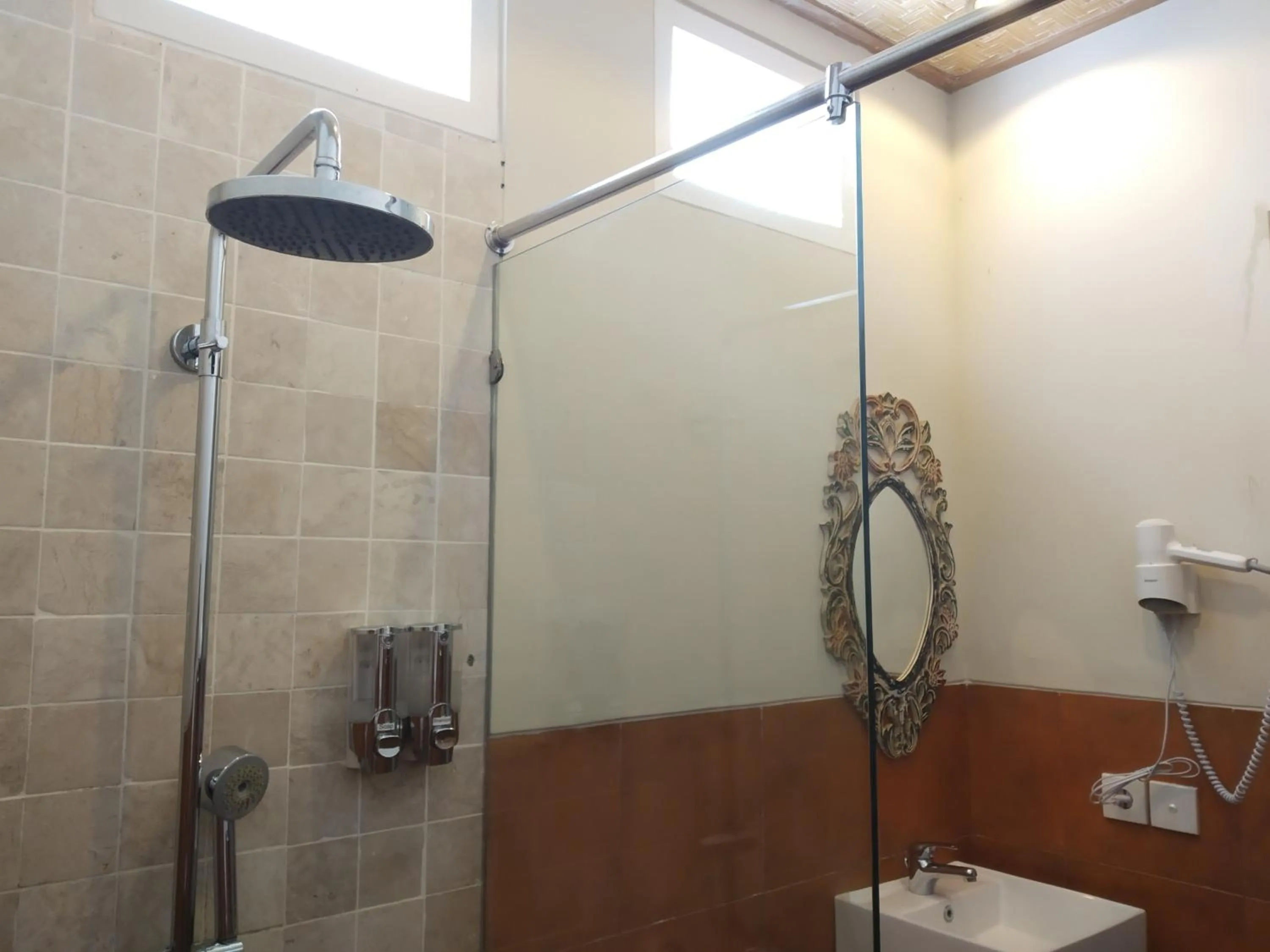 Shower in Jukung Guest House
