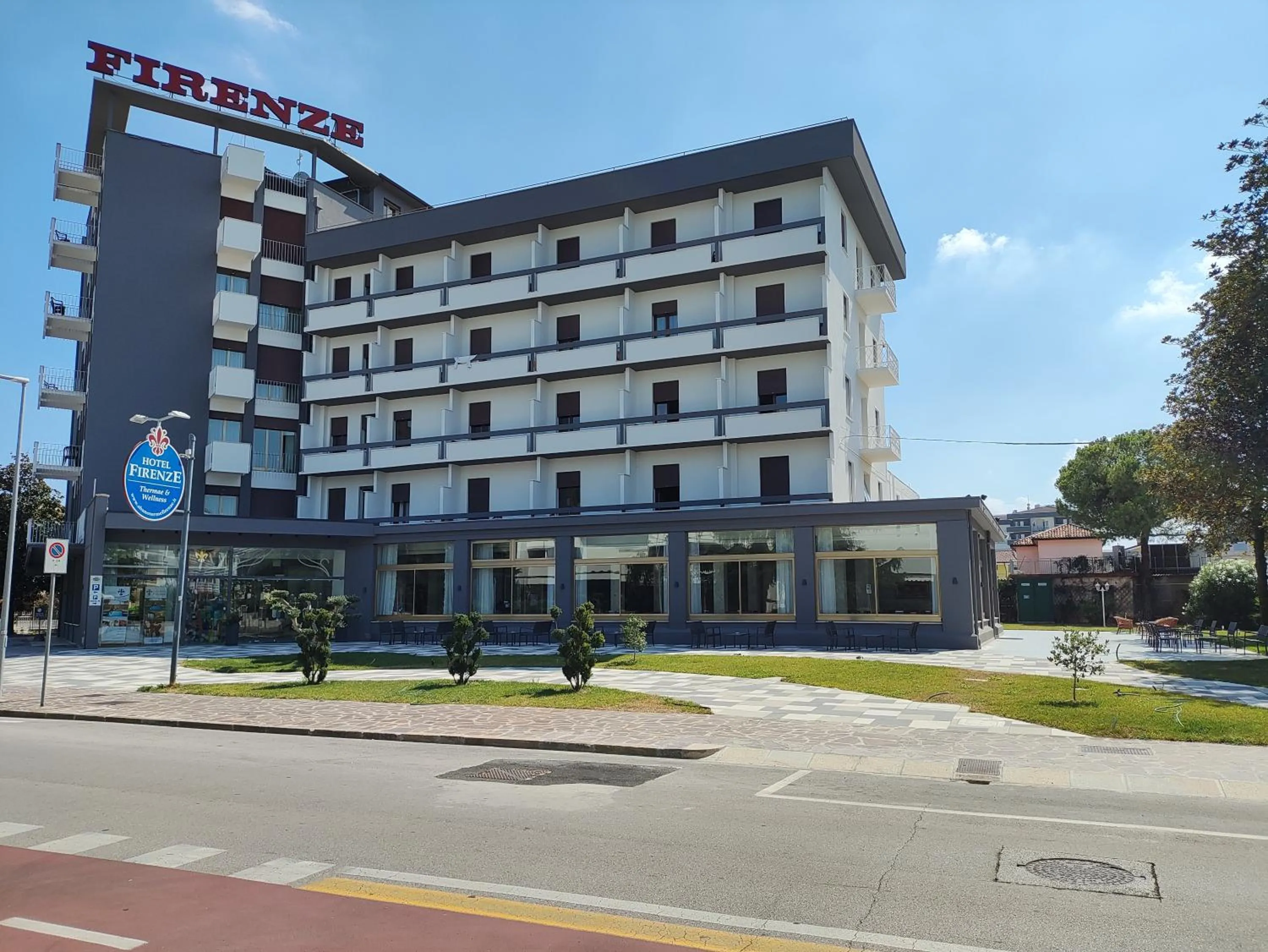 Property building in Hotel Firenze