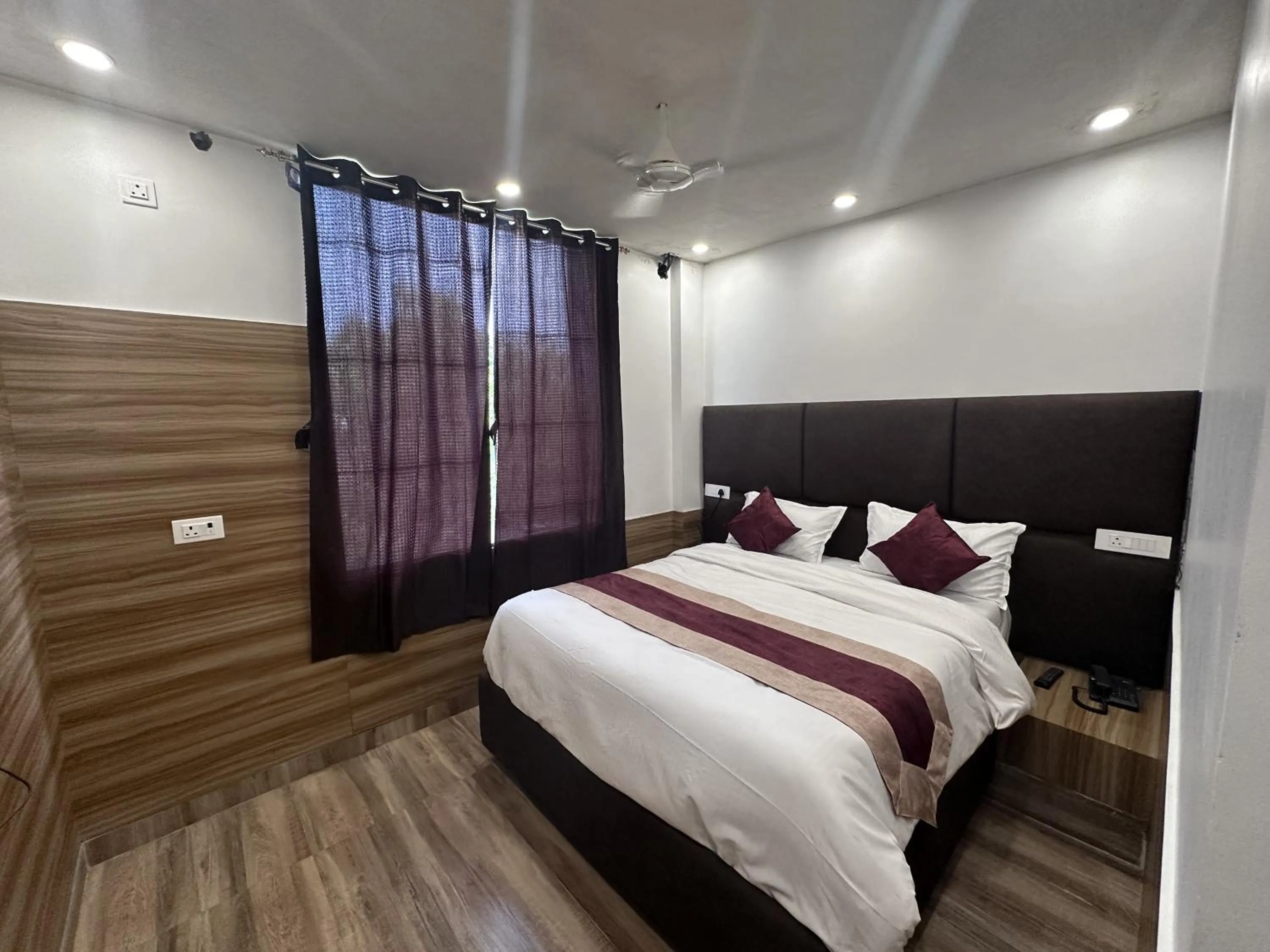 Bed in Hotel Obsidian Red