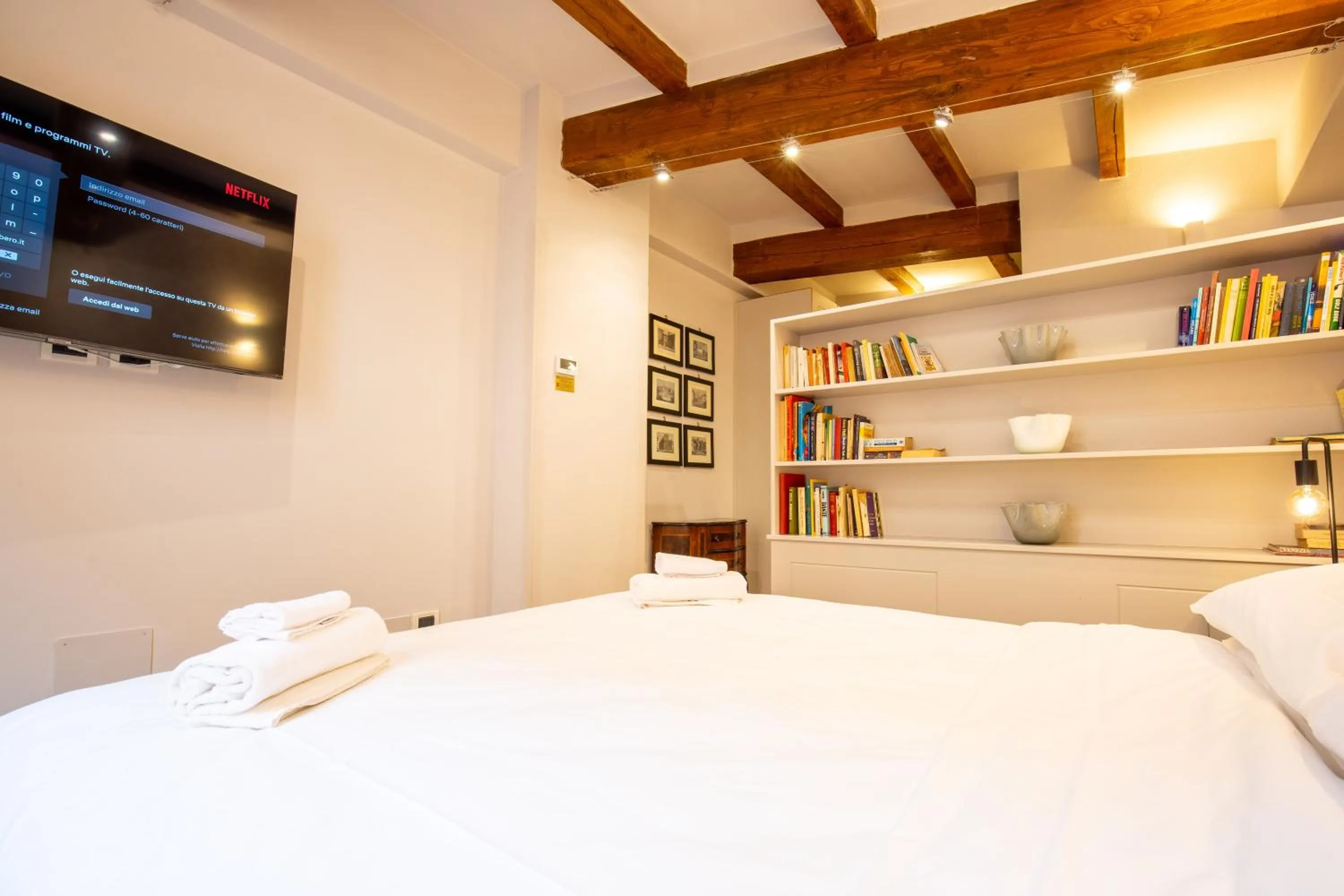 Bedroom, Bed in BolognaRoomscom - Falegnami Boutique