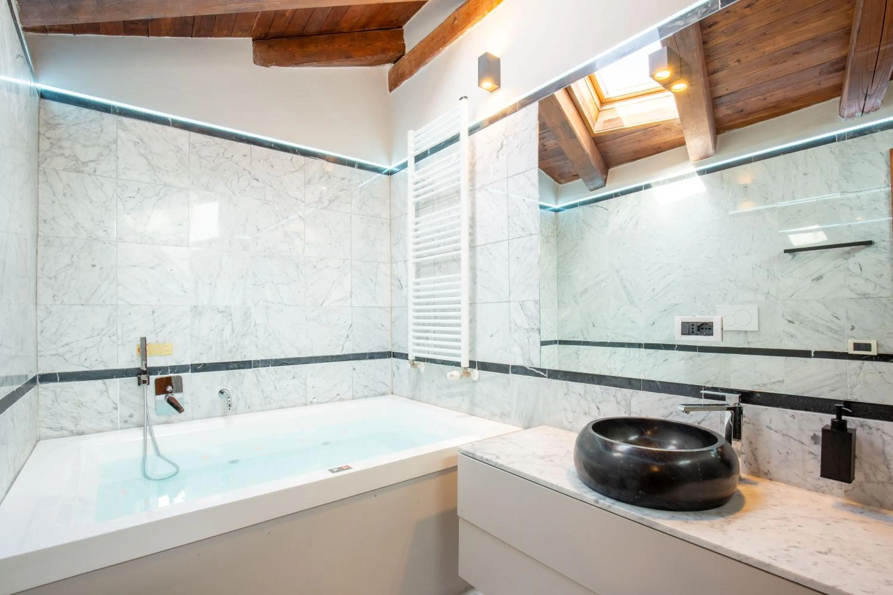 Bathroom in BolognaRoomscom - Falegnami Boutique