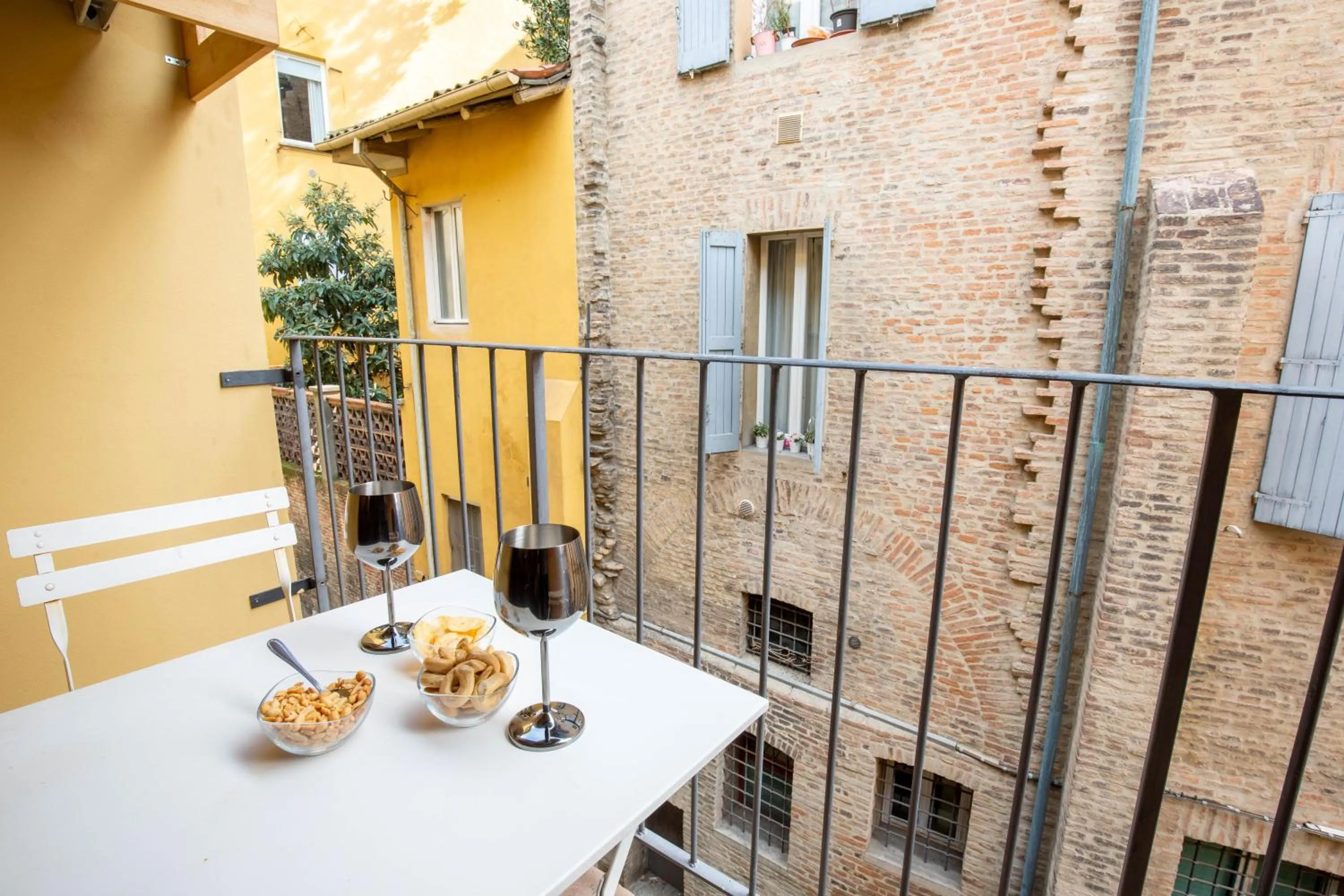Balcony/Terrace in BolognaRoomscom - Falegnami Boutique