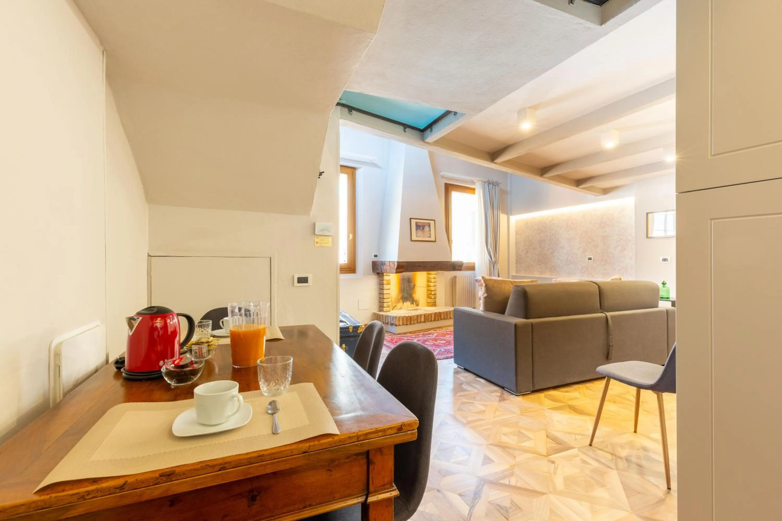 Dining area in BolognaRoomscom - Falegnami Boutique