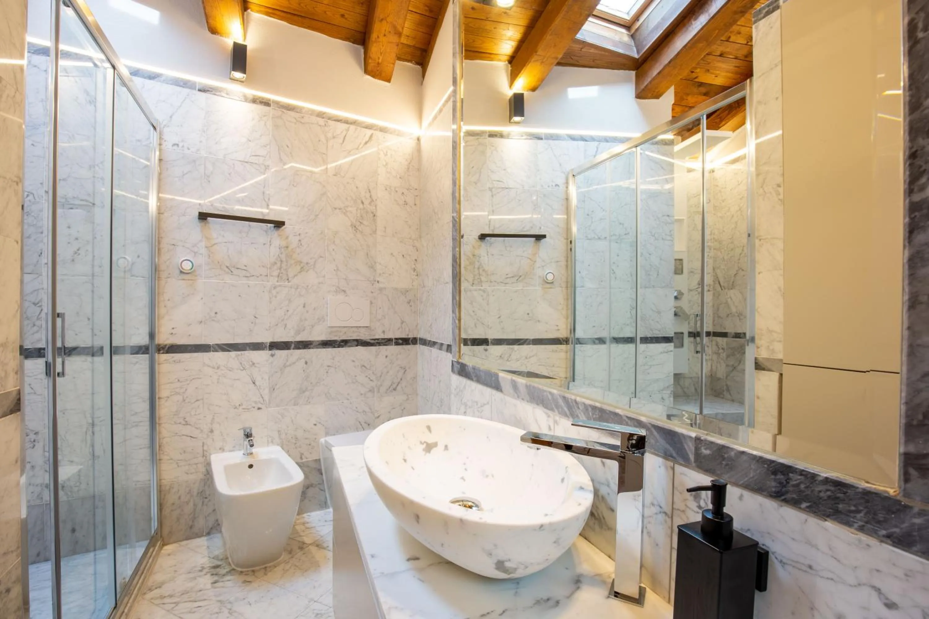 Bathroom in BolognaRoomscom - Falegnami Boutique