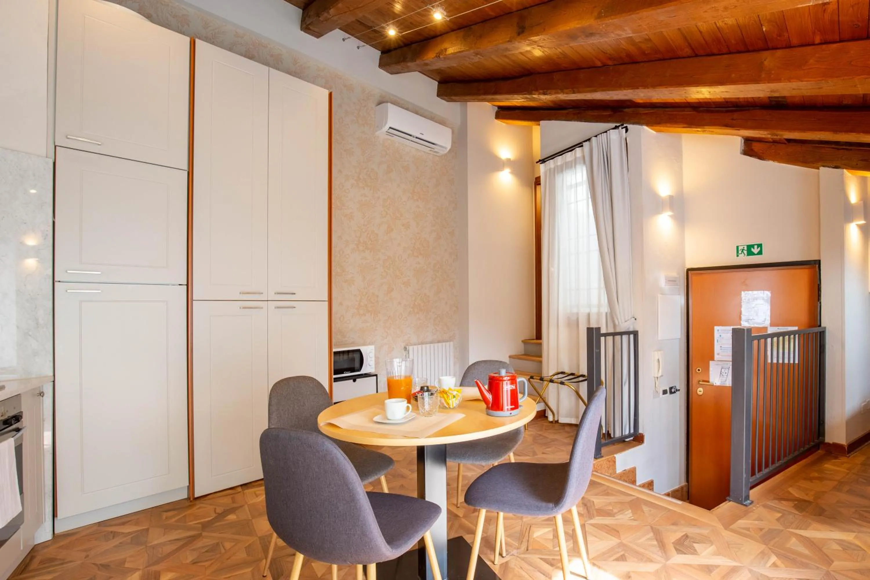 Seating area in BolognaRoomscom - Falegnami Boutique