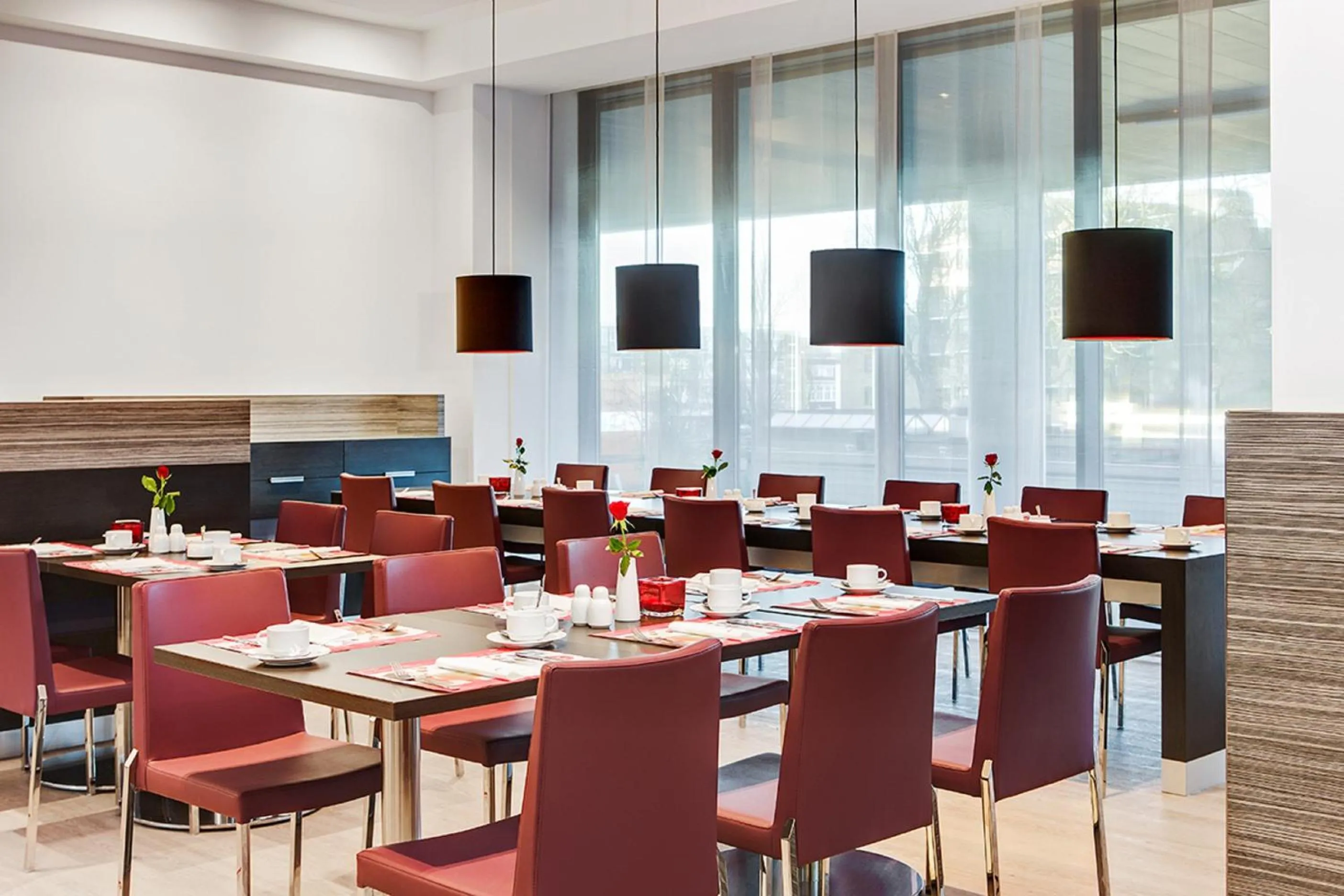 Restaurant/places to eat in IntercityHotel Enschede