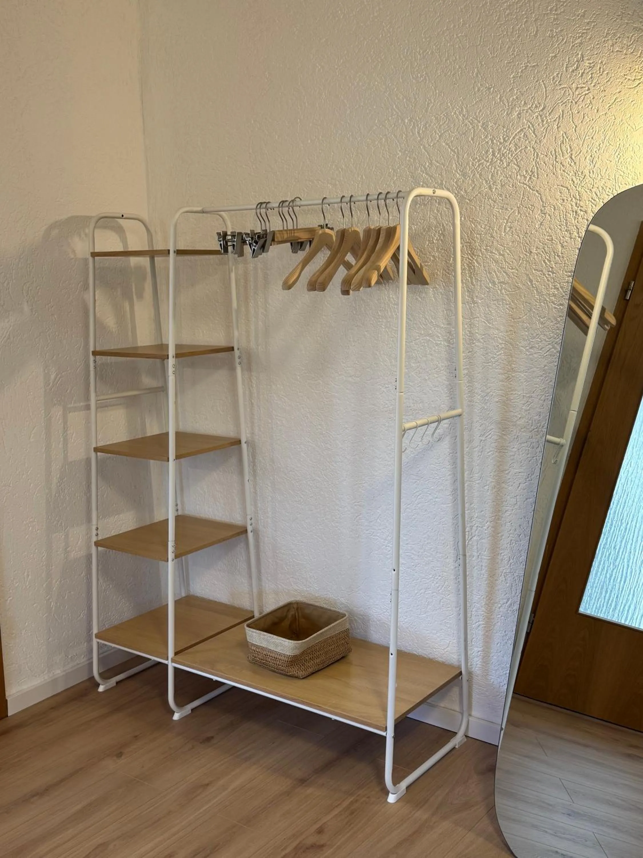 wardrobe in Pension und Apartment Landhaus Fricke