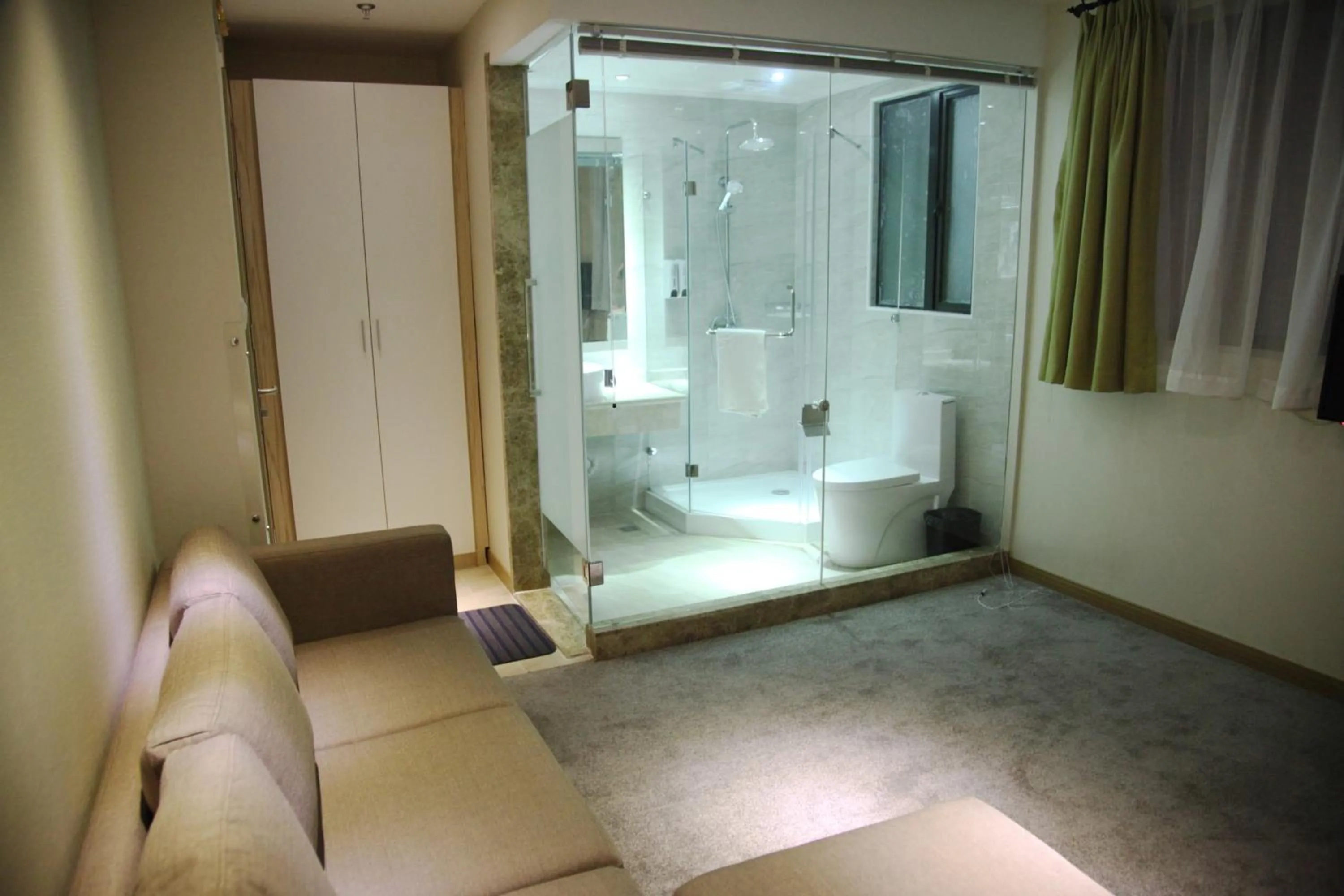 Toilet in Shanghai Fish Inn East Nanjing Road