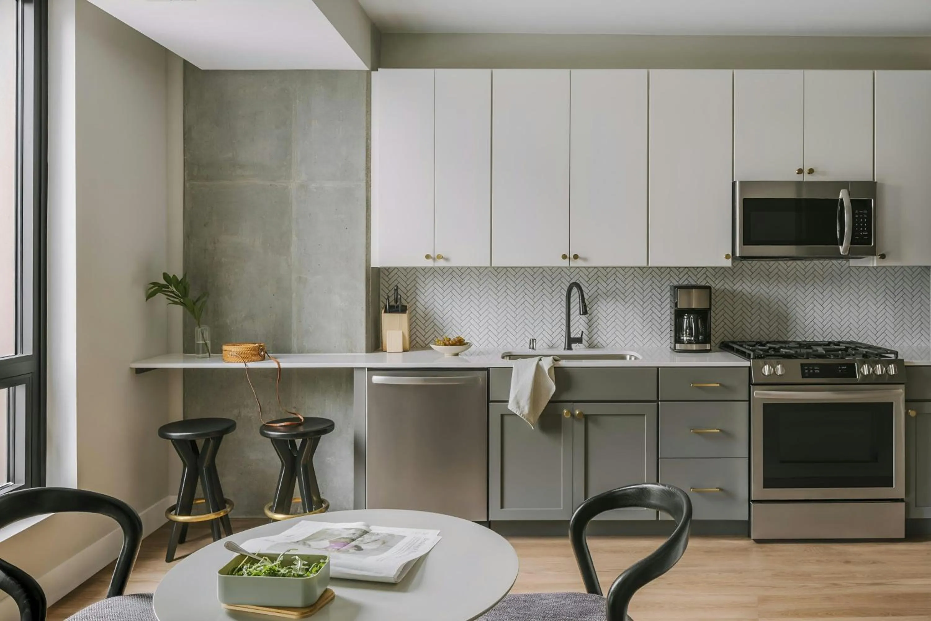 Kitchen or kitchenette in Sonder by Marriott Bonvoy North Loop Green Apartments North Loop