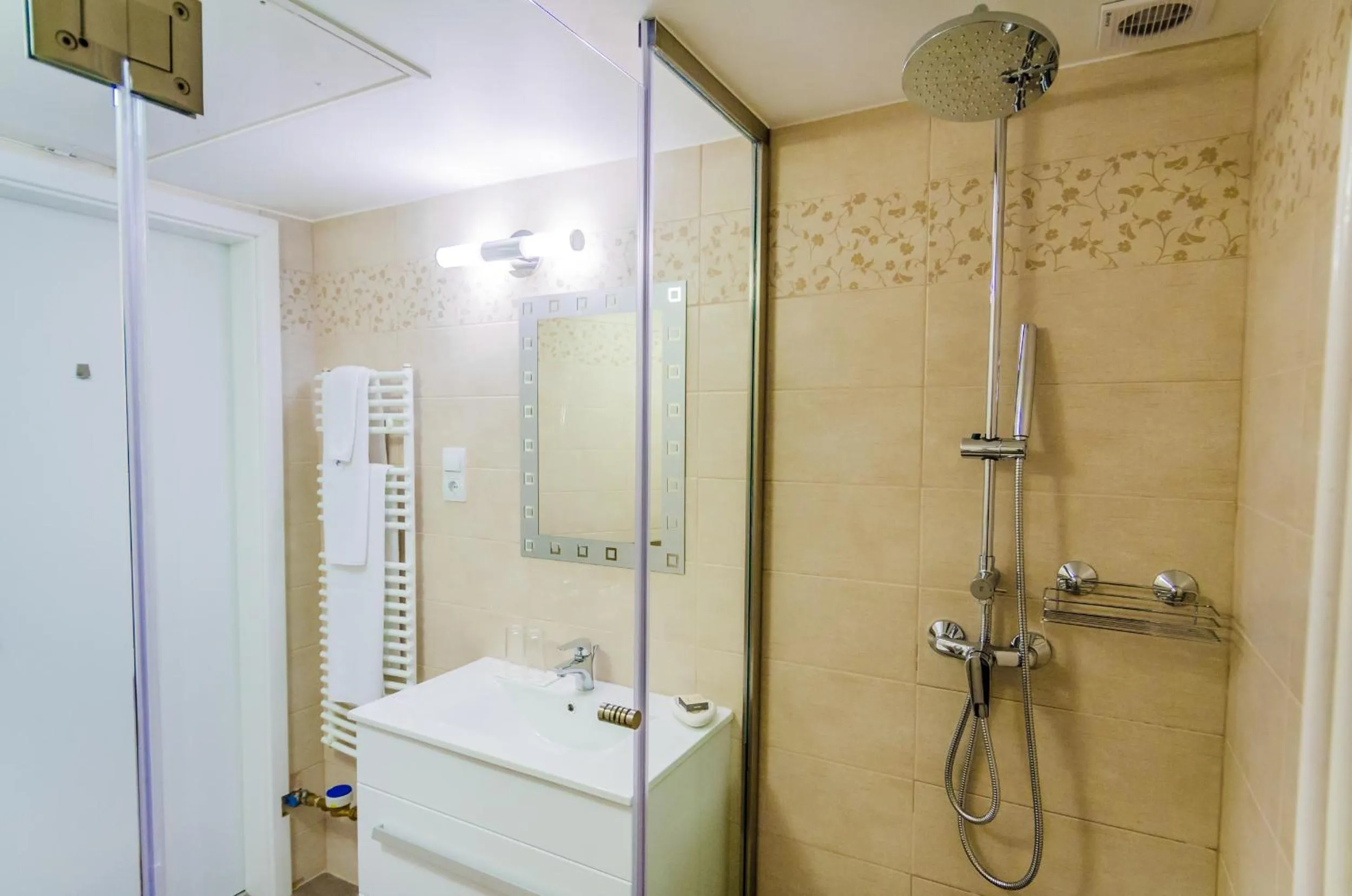 Bathroom in Anabelle Bed and Budapest