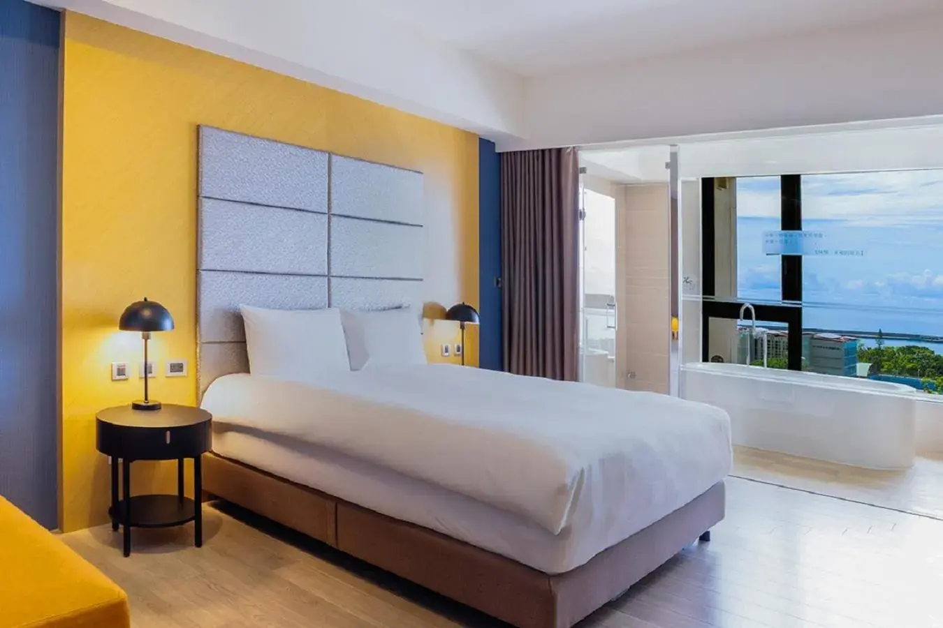 Premier King Room with Ocean View in Lakeshore Hotel Hualien Premier King Room with Ocean View in Lakeshore Hotel Hualien