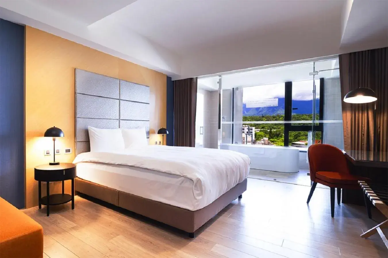 Premier King Room with Mountain View in Lakeshore Hotel Hualien Premier King Room with Mountain View in Lakeshore Hotel Hualien