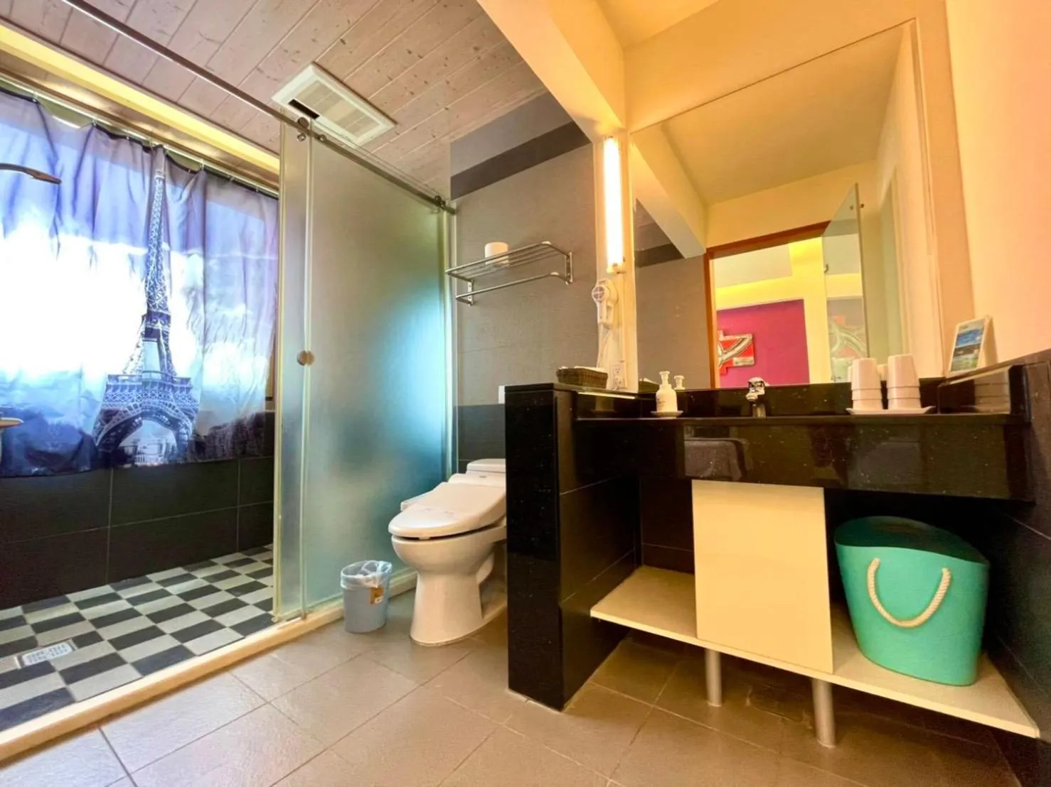 Toilet in White Palace B&B