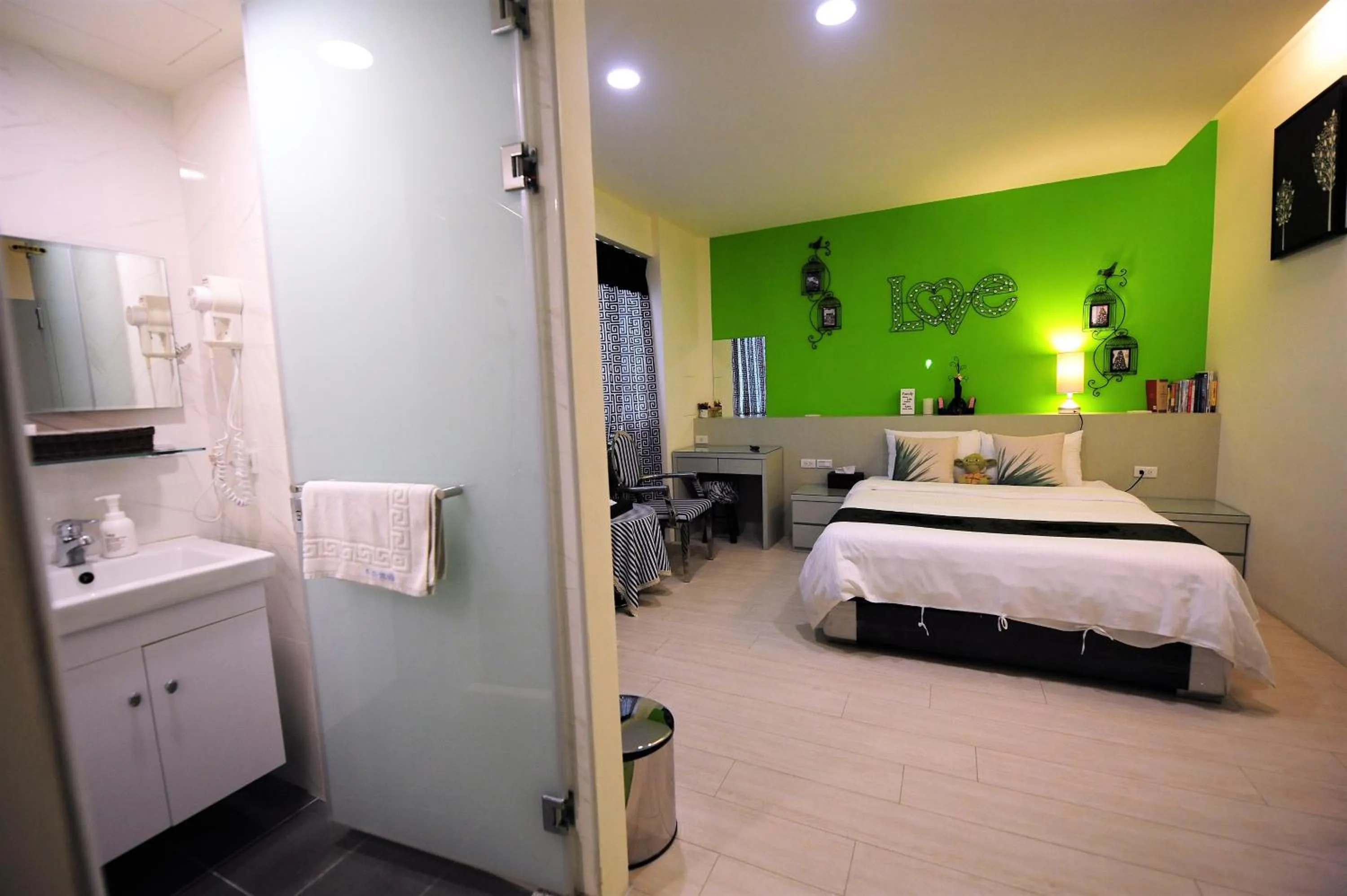 Photo of the whole room in White Palace B&B