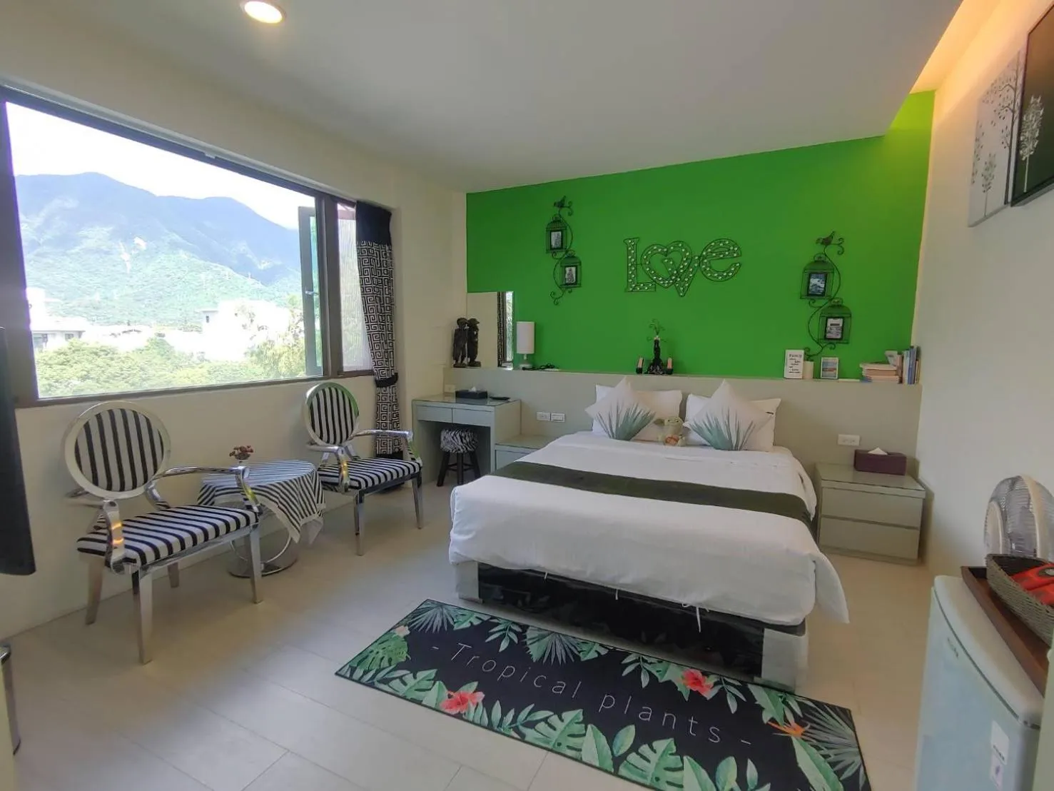 Photo of the whole room in White Palace B&B