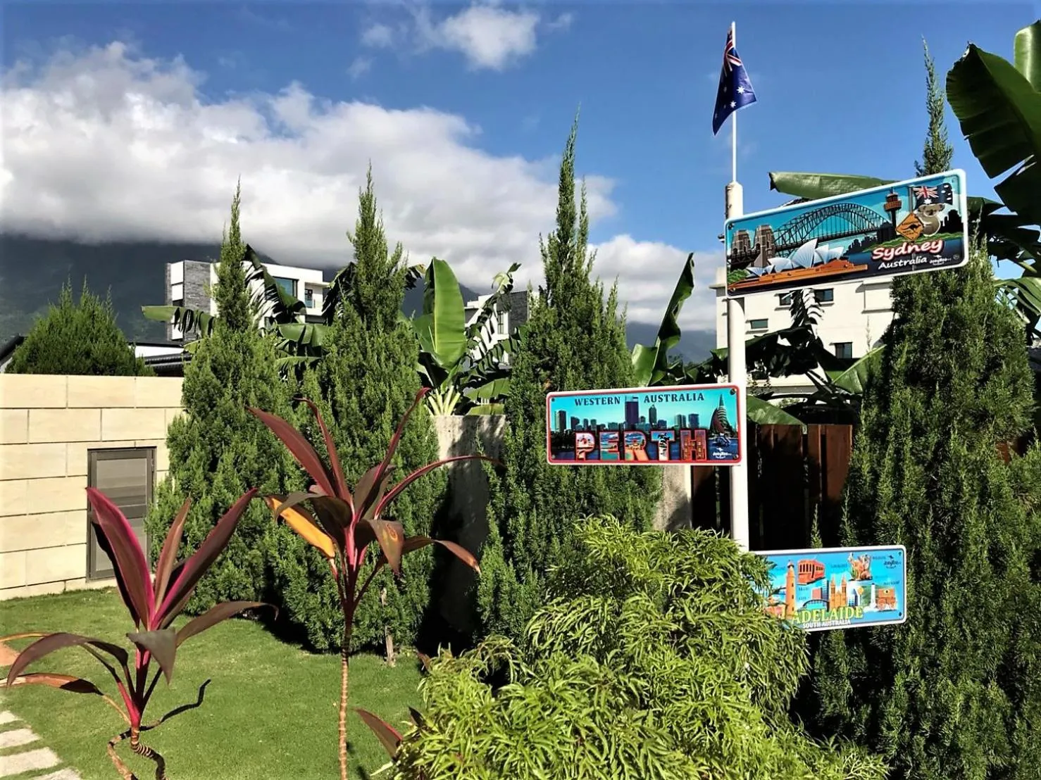 Garden in White Palace B&B