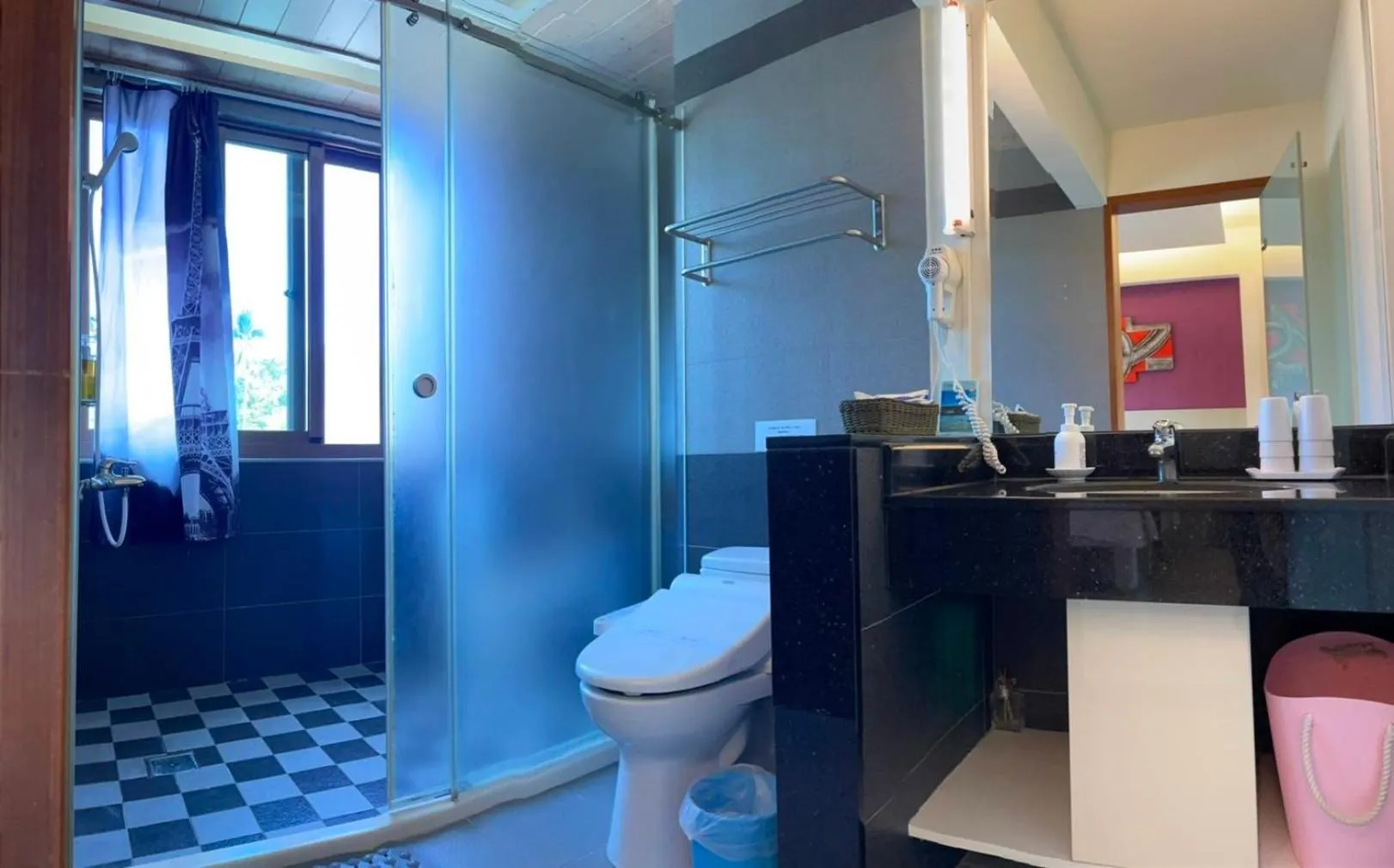 Toilet in White Palace B&B