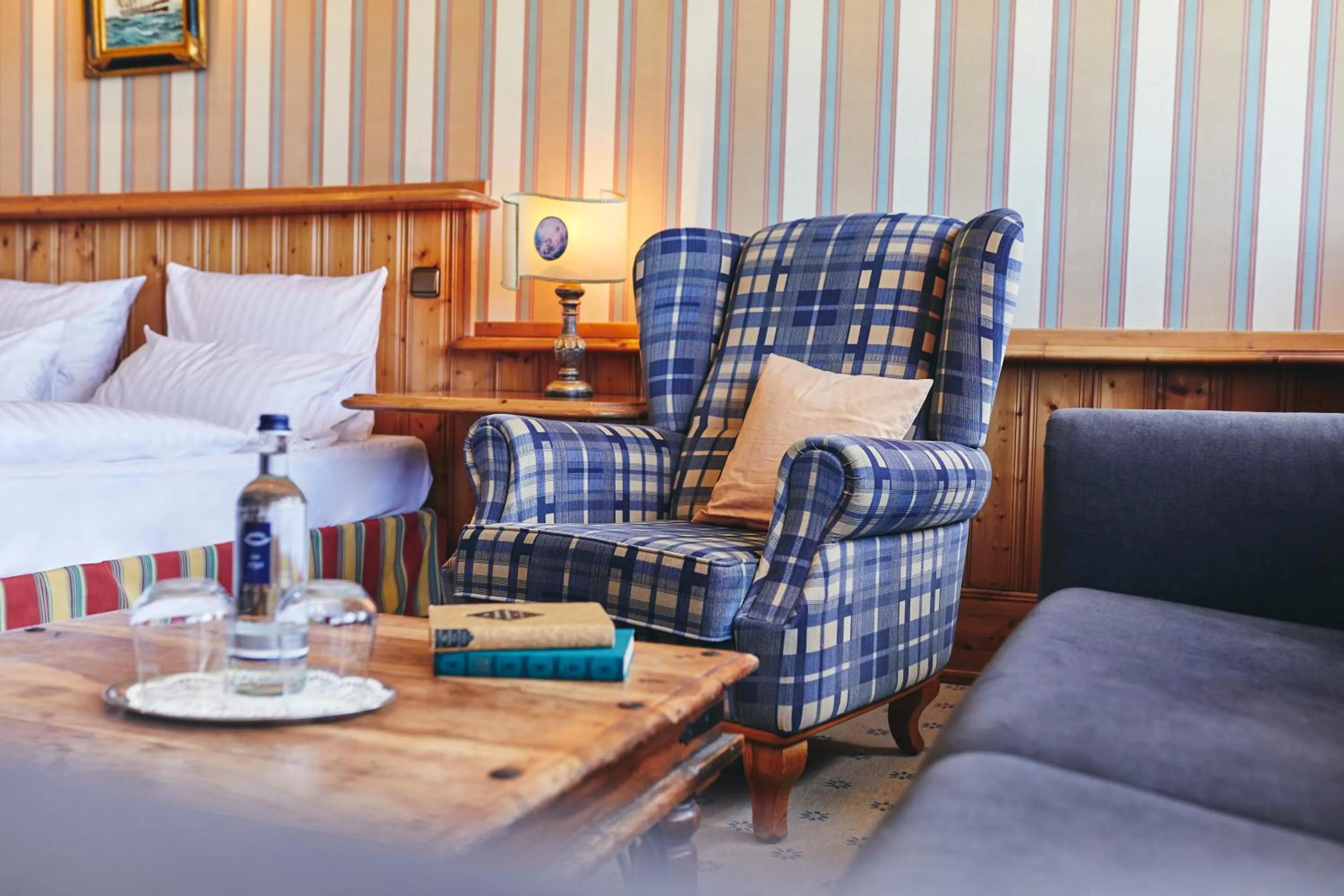 Living room, Bed in Moby Dick Hotel & Ferienwohnungen