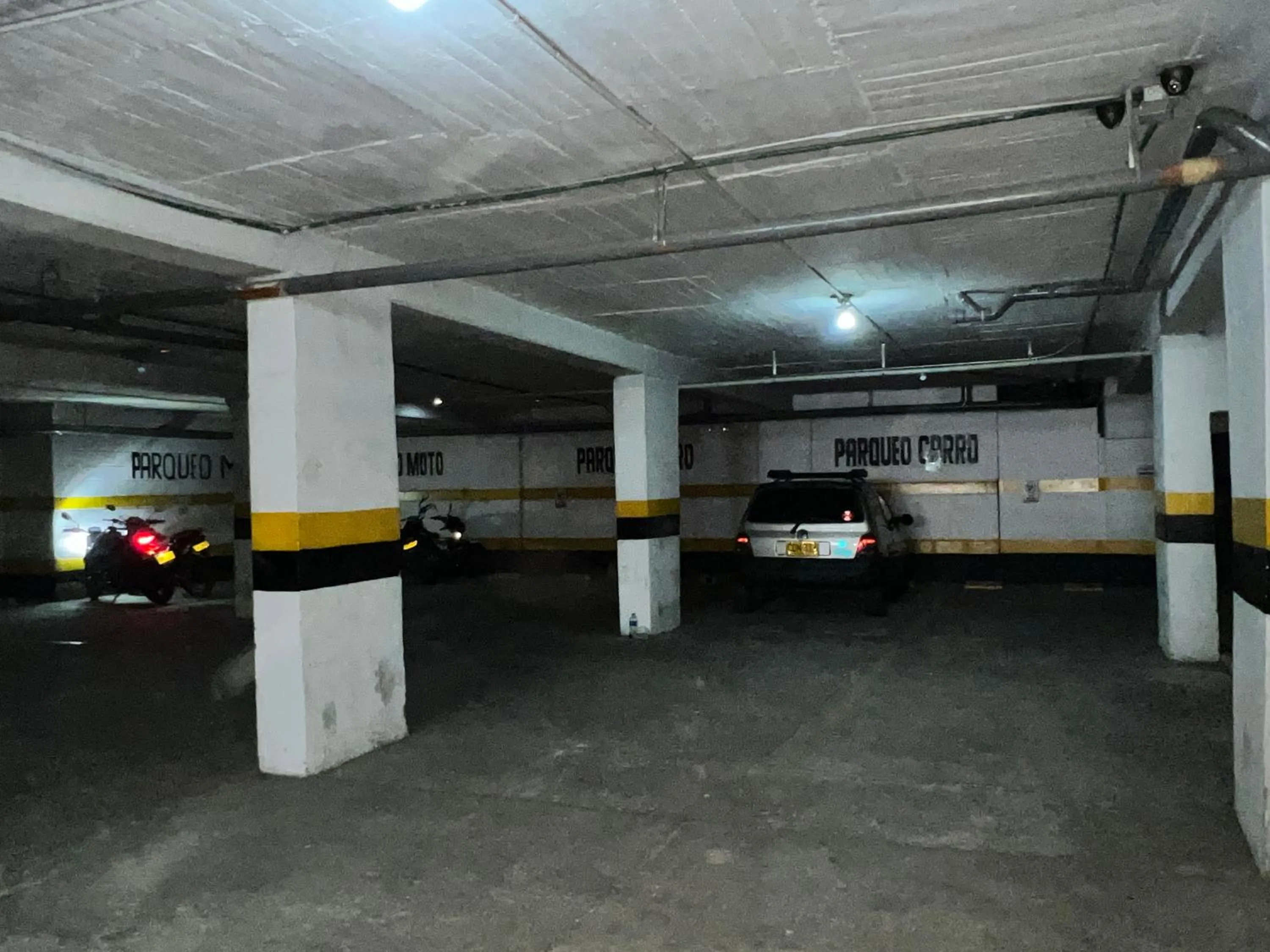 Parking in Hotel Natural Medellin