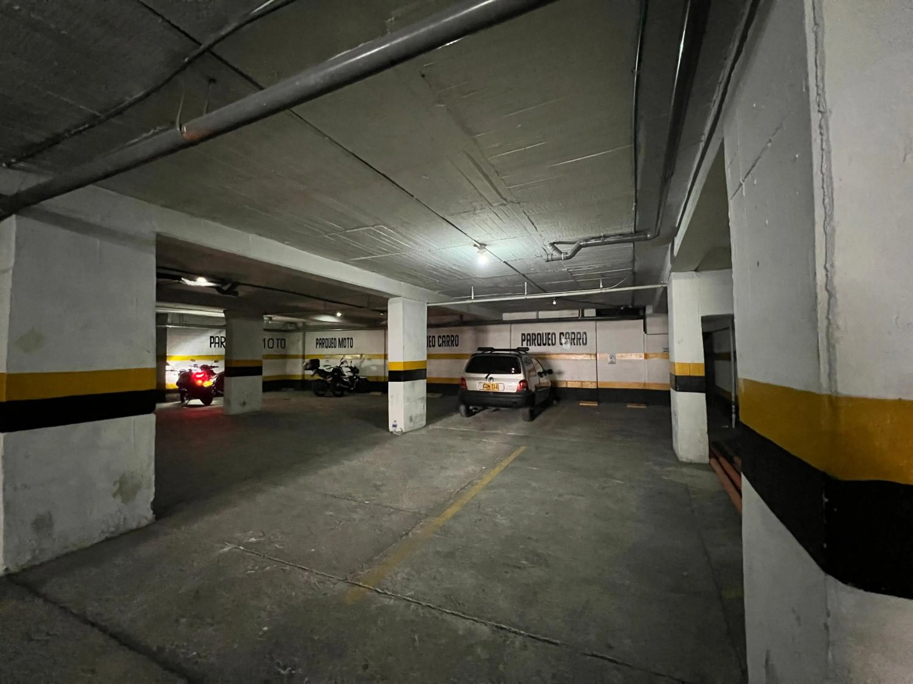 Parking in Hotel Natural Medellin