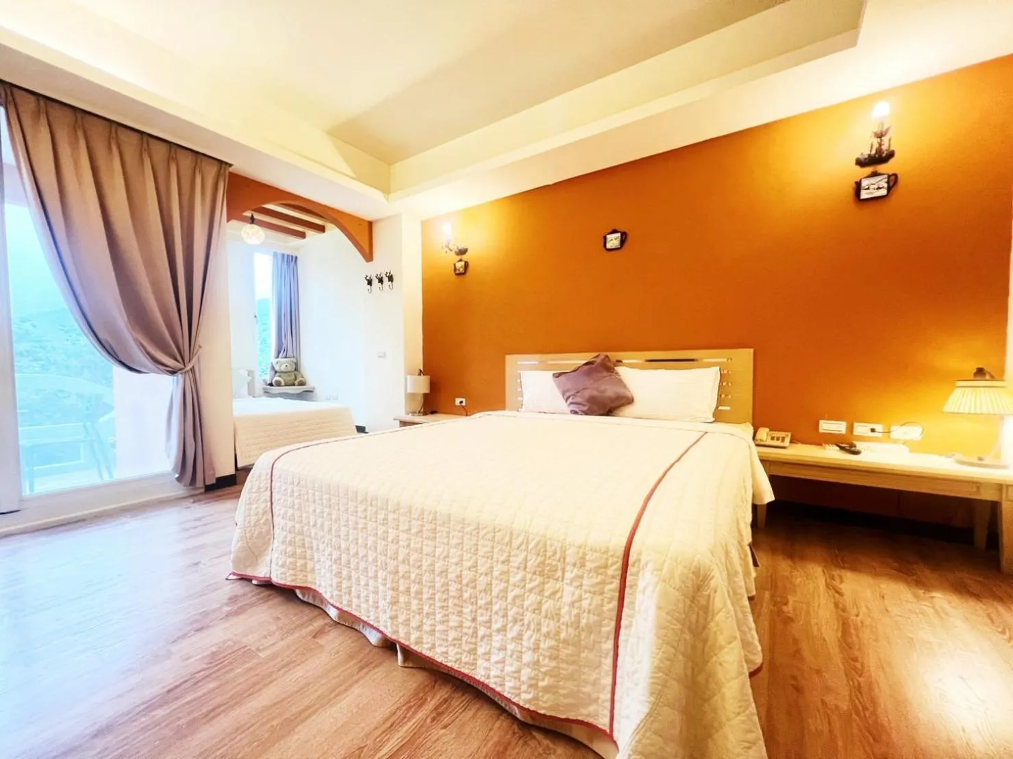 Decorative detail, Bed in 墾丁茉莉民宿