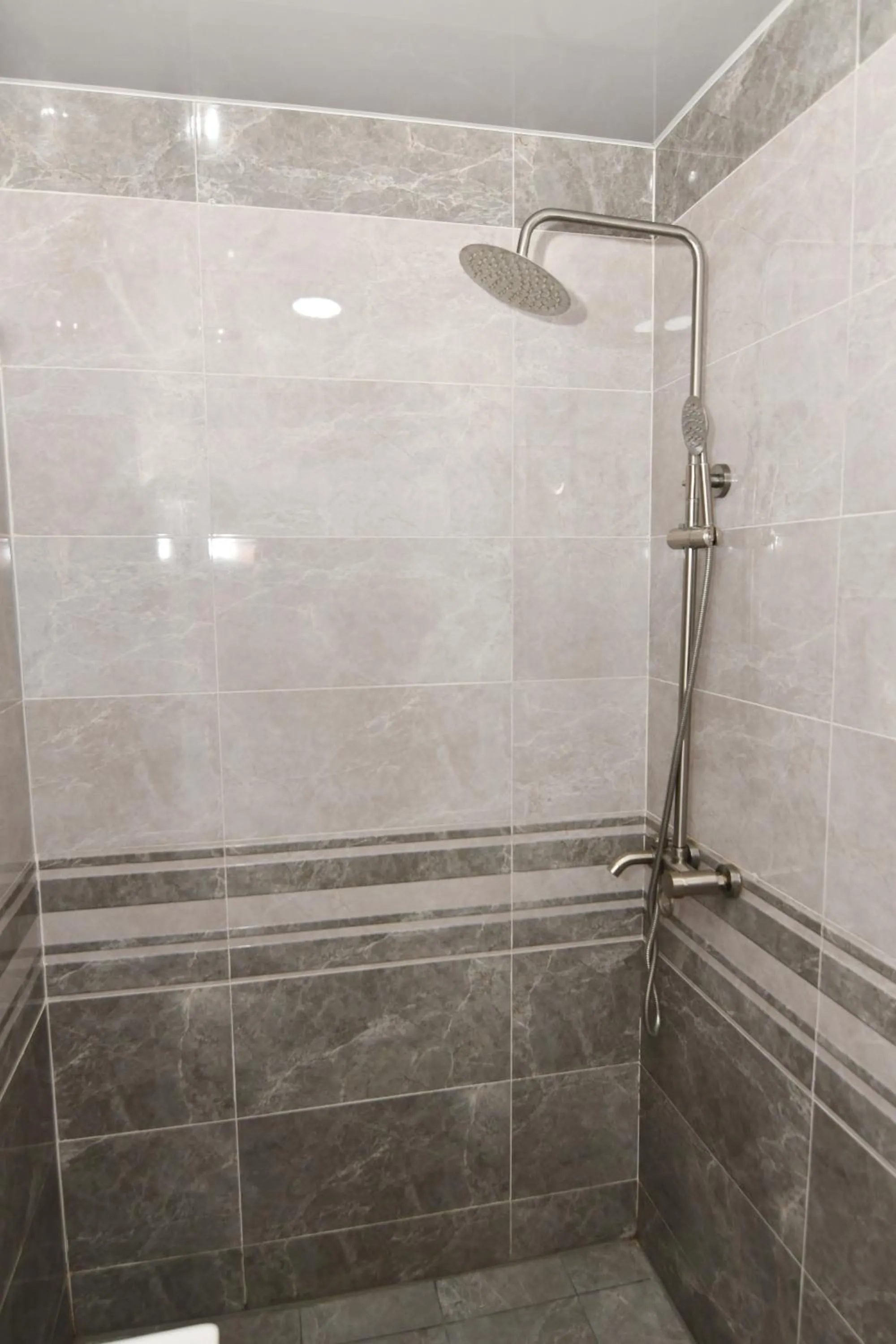 Shower in Astoria Hotel