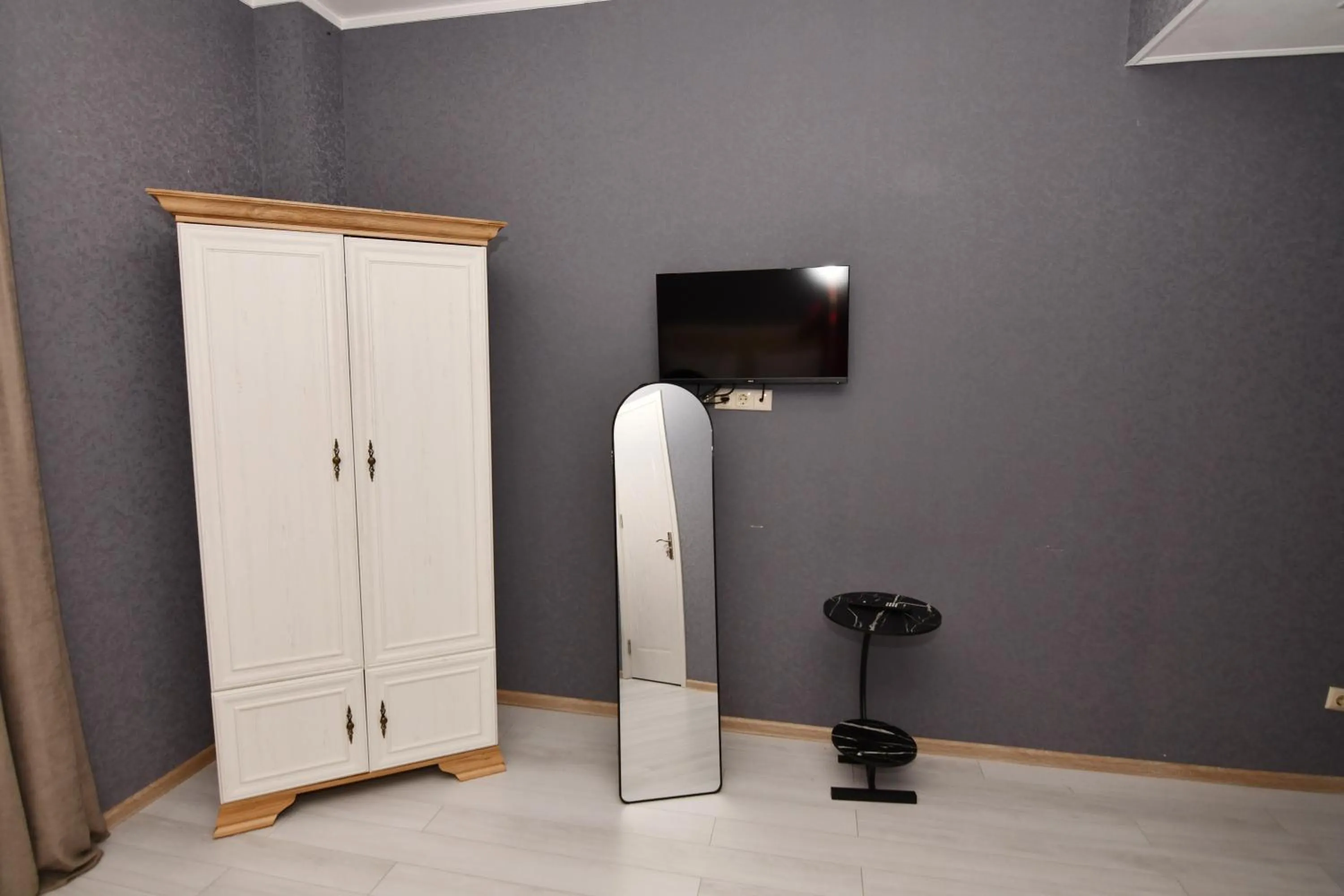 wardrobe in Astoria Hotel