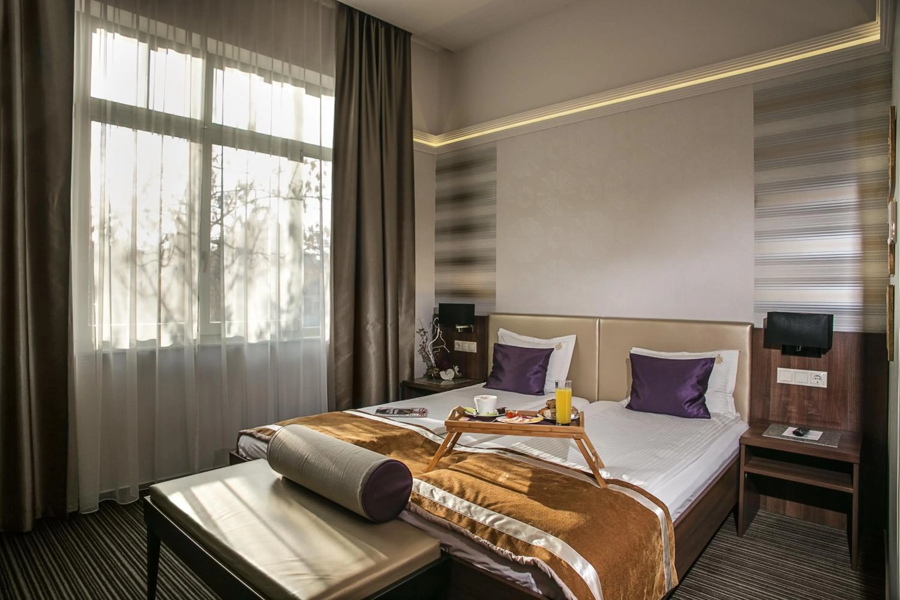 Photo of the whole room, Bed in Grand Hotel Glorius Makó