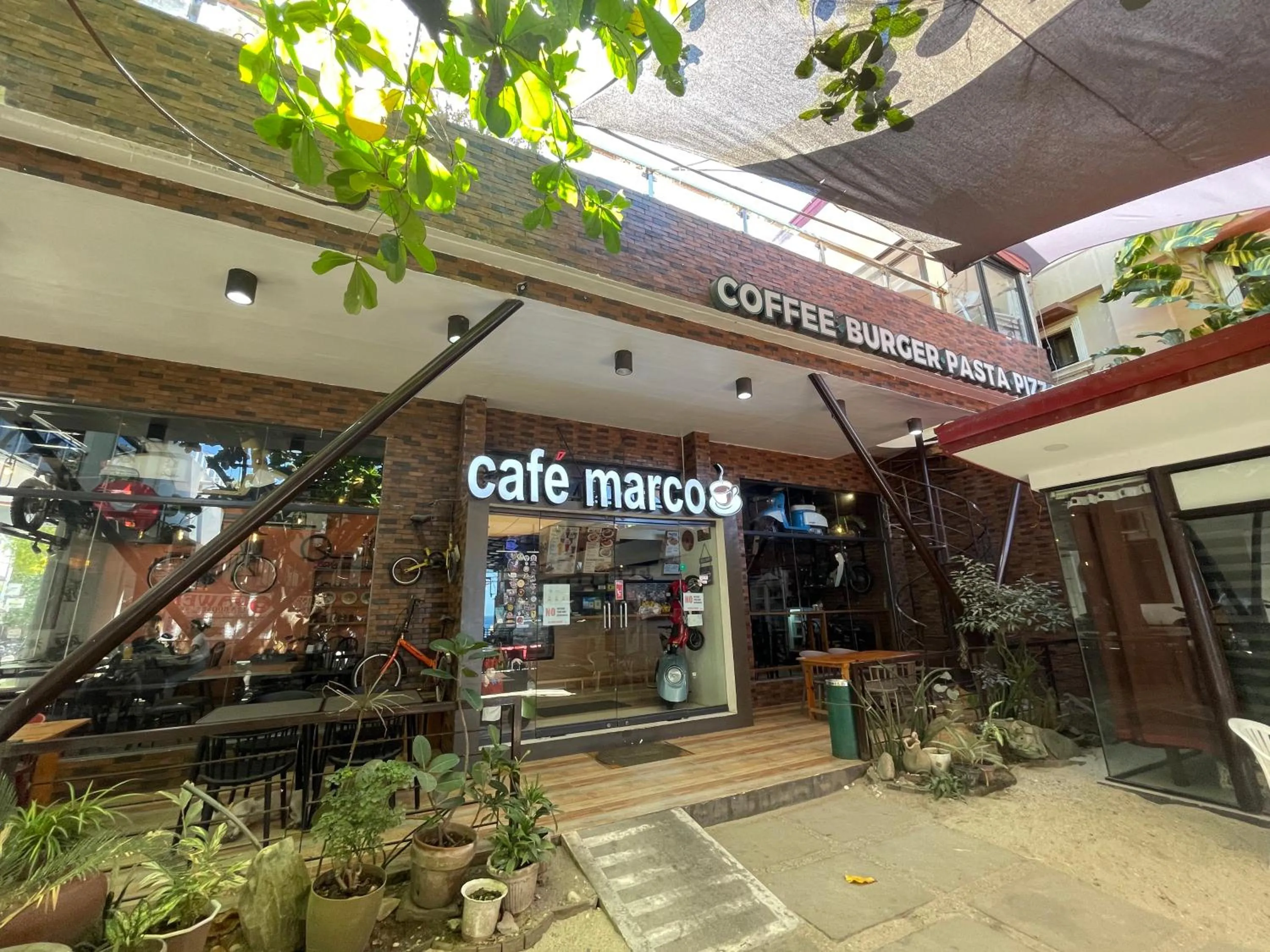 Restaurant/places to eat in Casa Marco Suites Puerto Galera powered by Cocotel