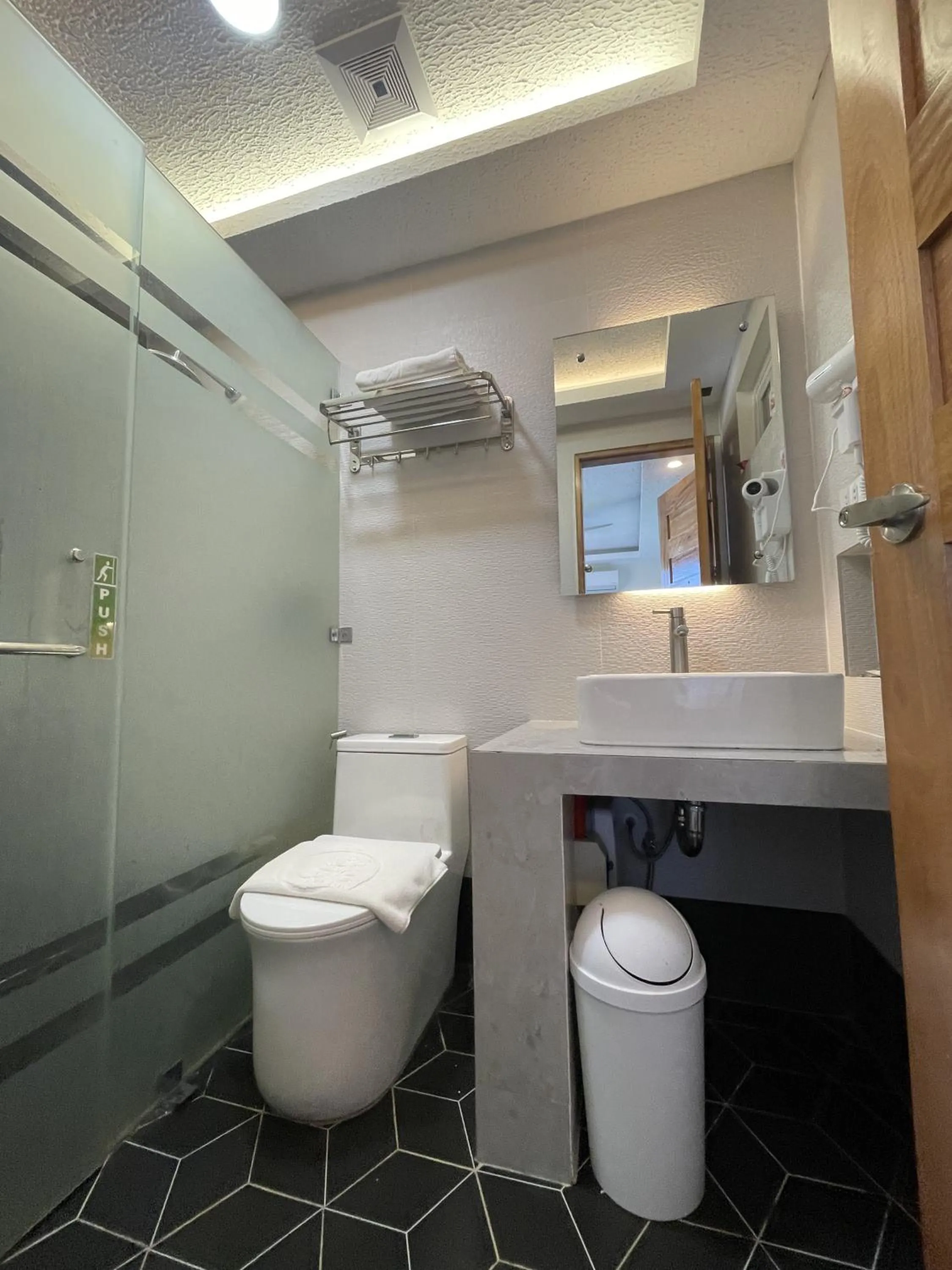 Bathroom in Casa Marco Suites Puerto Galera powered by Cocotel