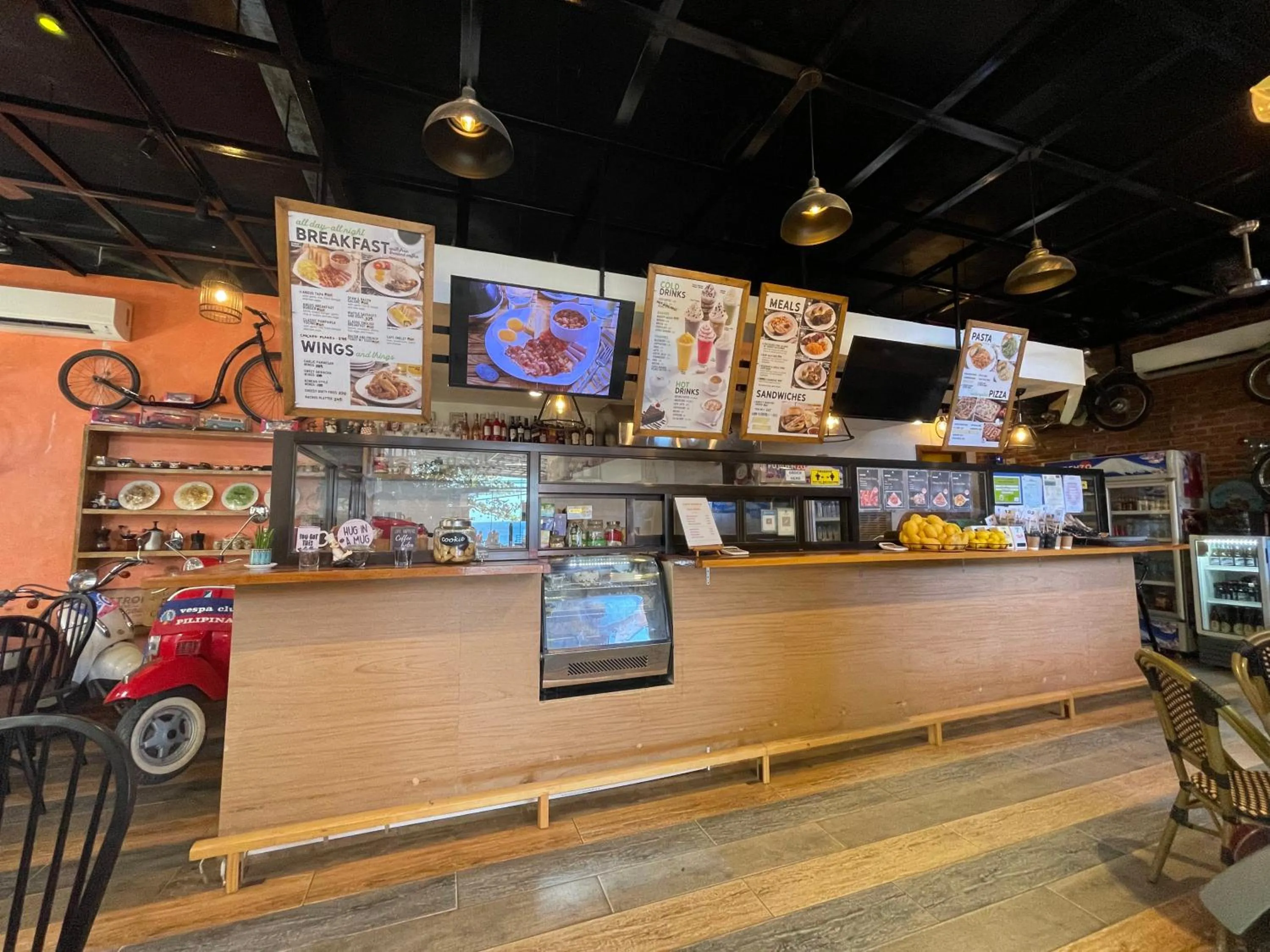 Restaurant/places to eat in Casa Marco Suites Puerto Galera powered by Cocotel