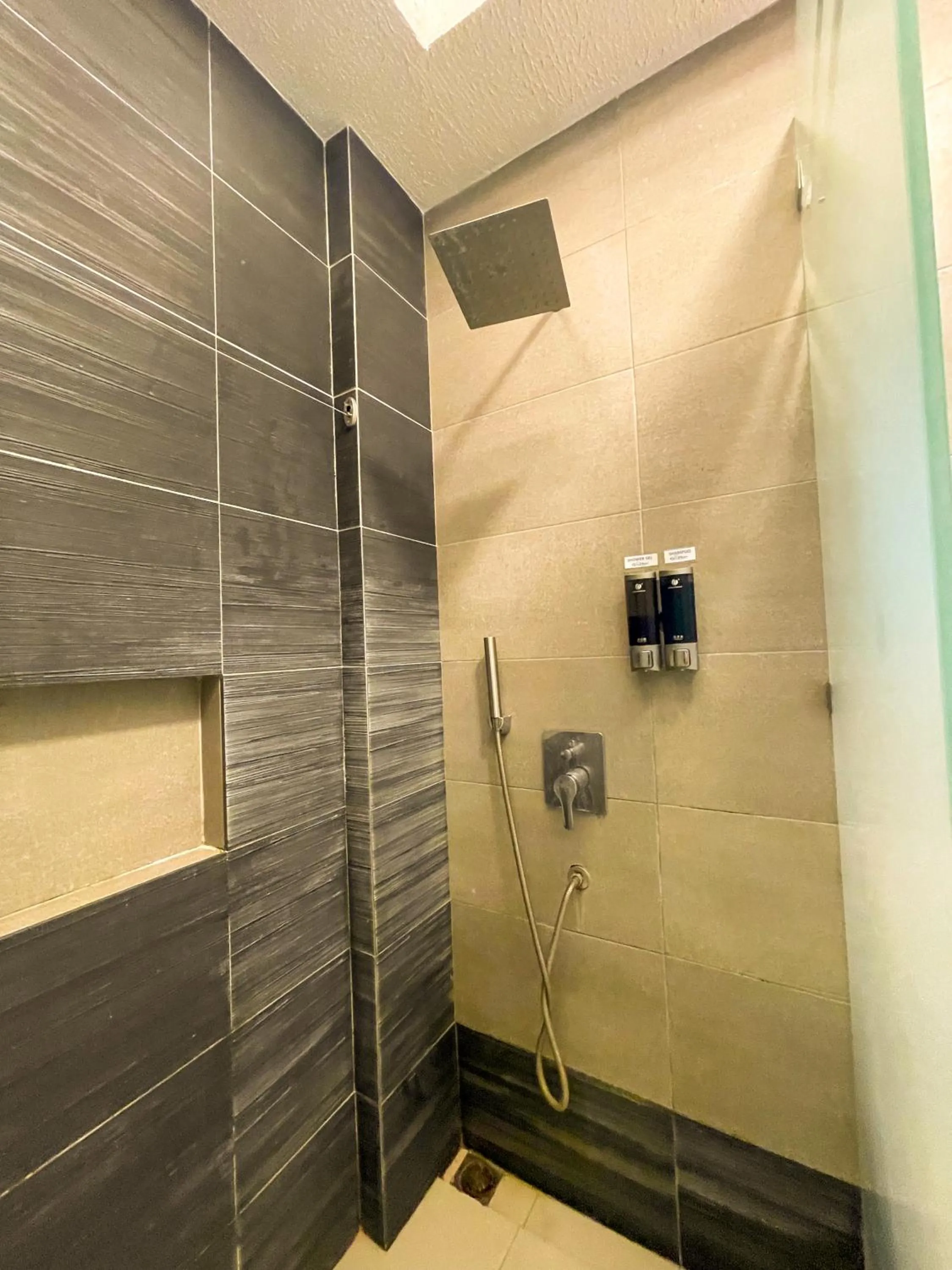 Shower in Casa Marco Suites Puerto Galera powered by Cocotel