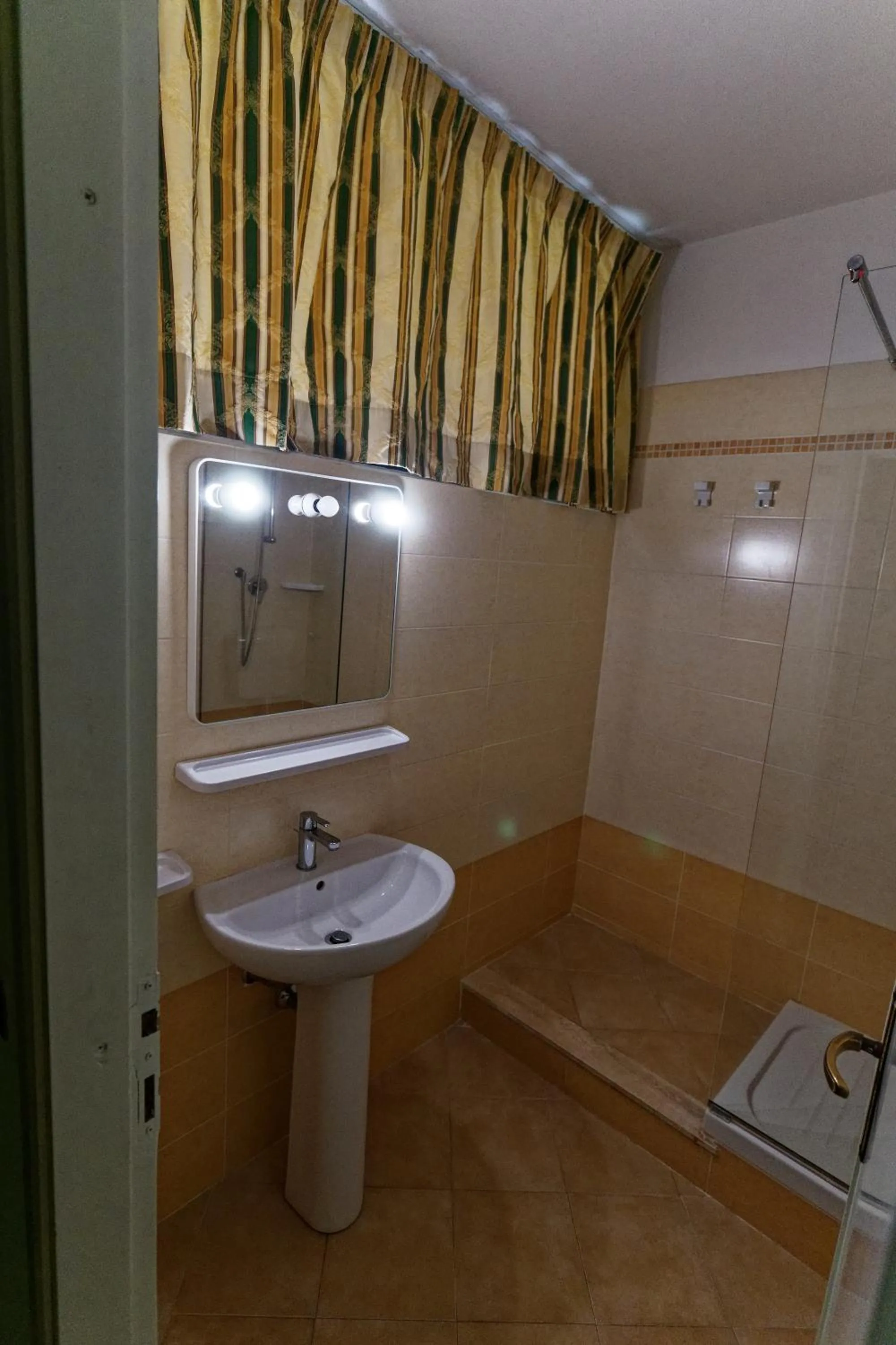 Shower in Residence Habitat